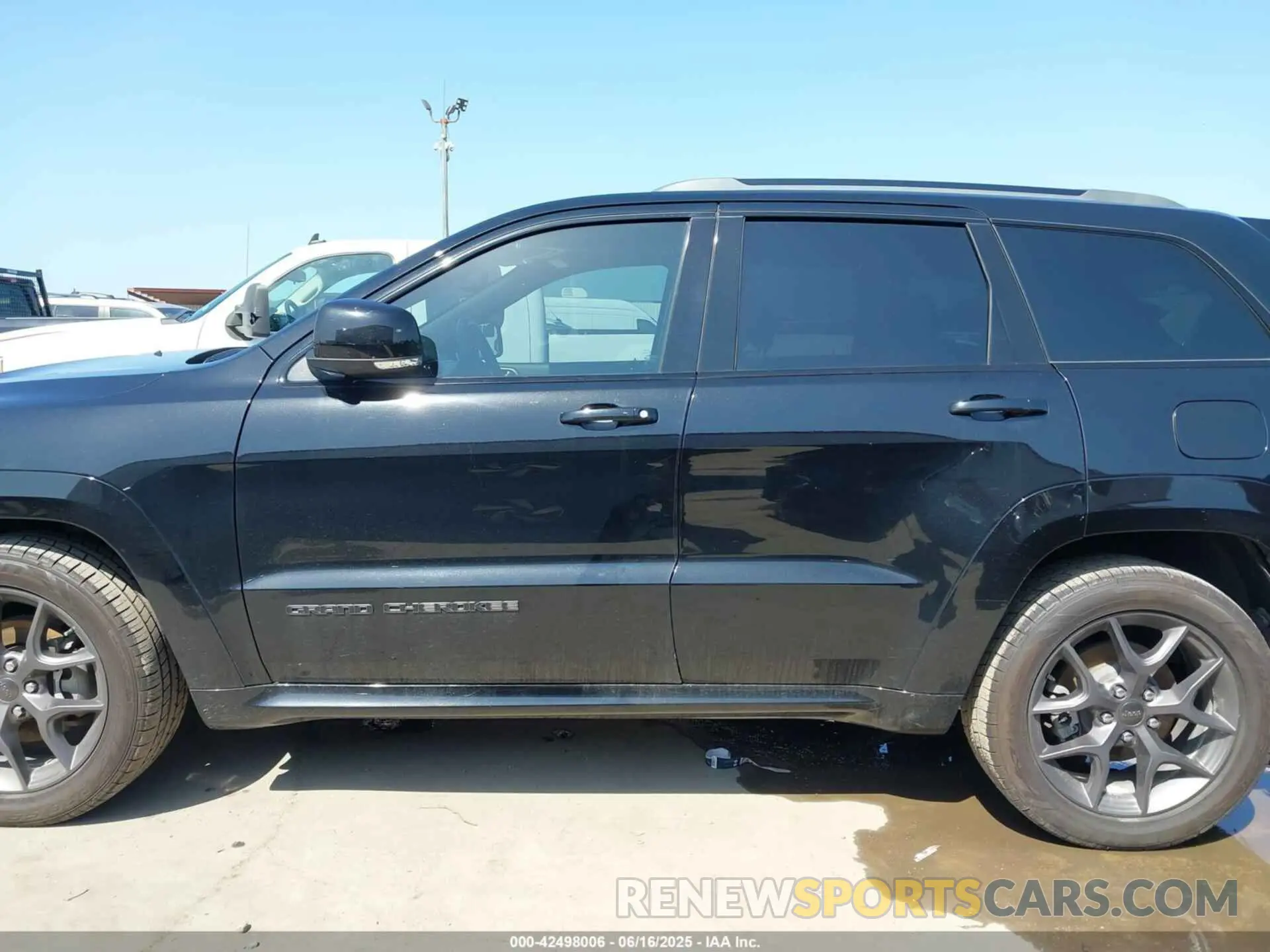 13 Photograph of a damaged car 1C4RJEBG1LC328977 JEEP GRAND CHEROKEE 2020