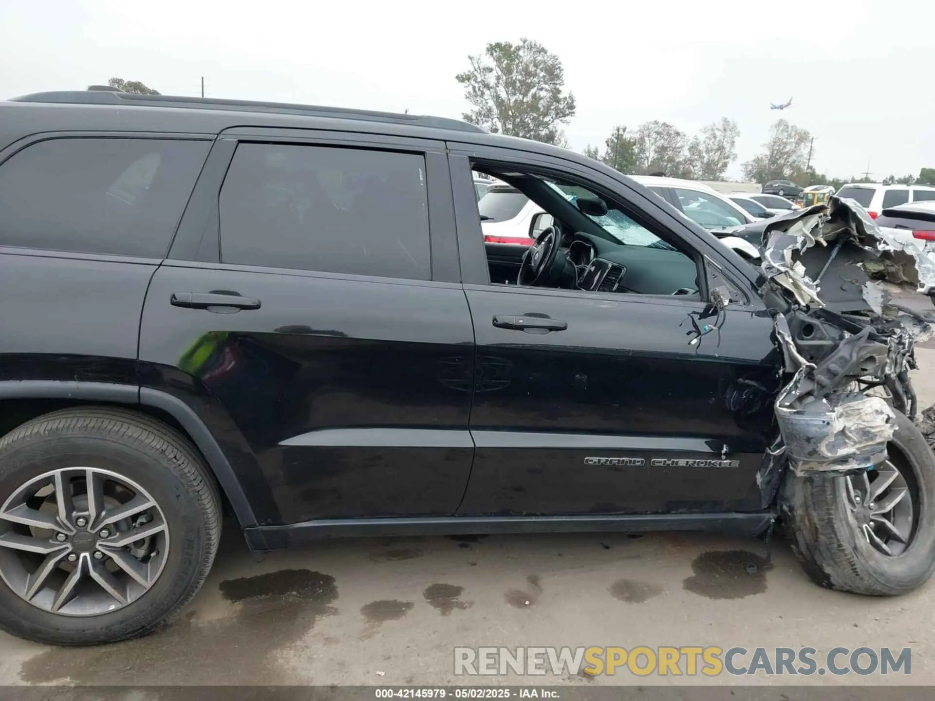 13 Photograph of a damaged car 1C4RJEBG2LC181634 JEEP GRAND CHEROKEE 2020