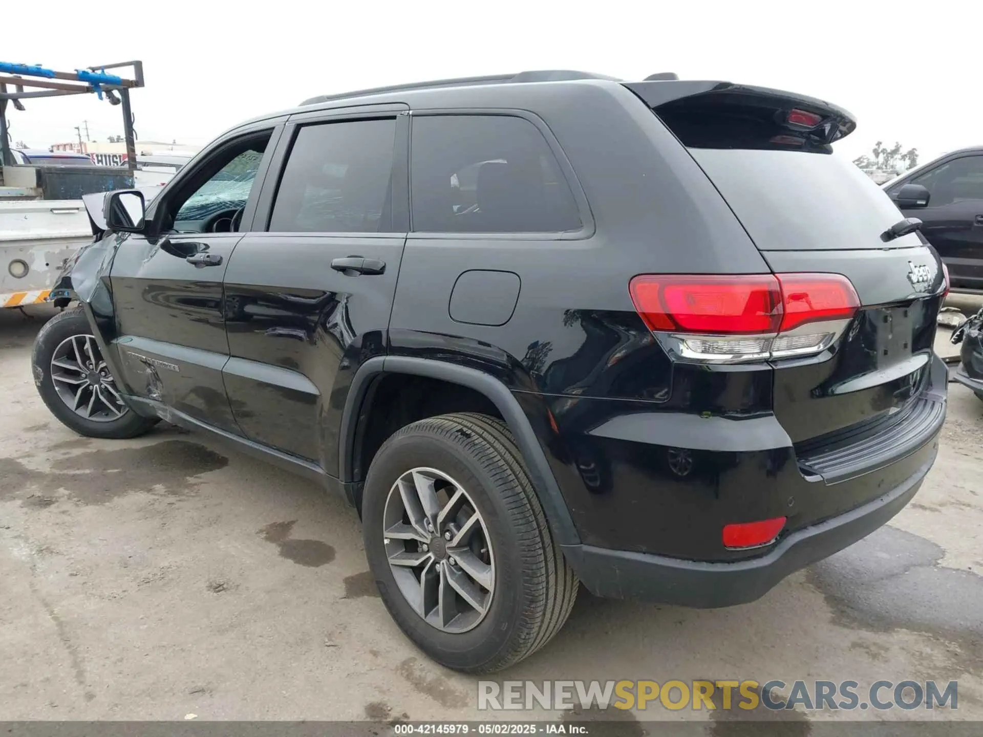 3 Photograph of a damaged car 1C4RJEBG2LC181634 JEEP GRAND CHEROKEE 2020
