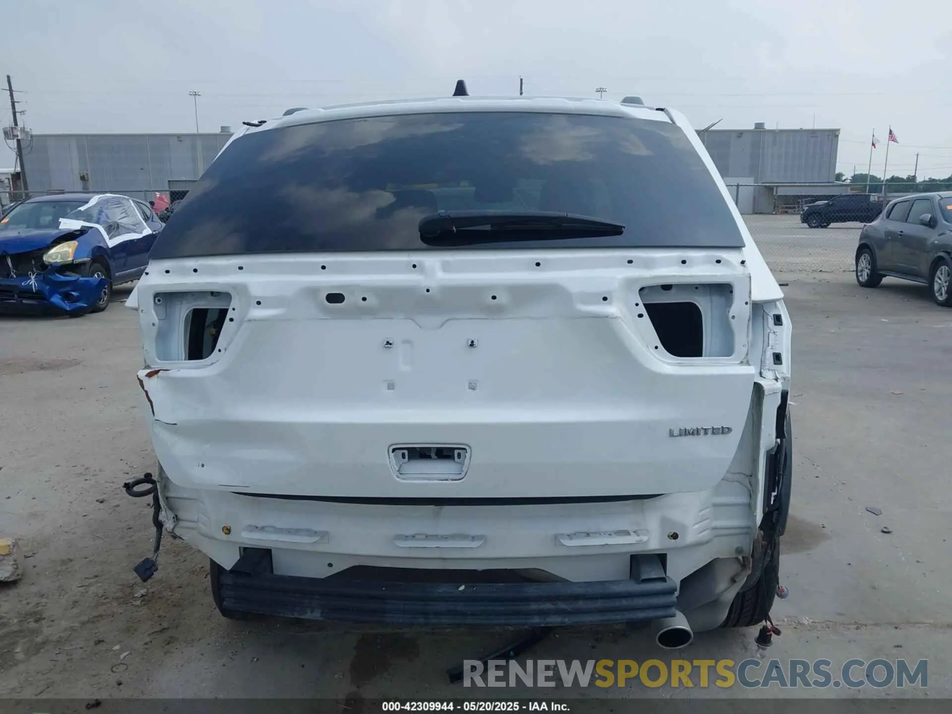17 Photograph of a damaged car 1C4RJEBG2LC268496 JEEP GRAND CHEROKEE 2020