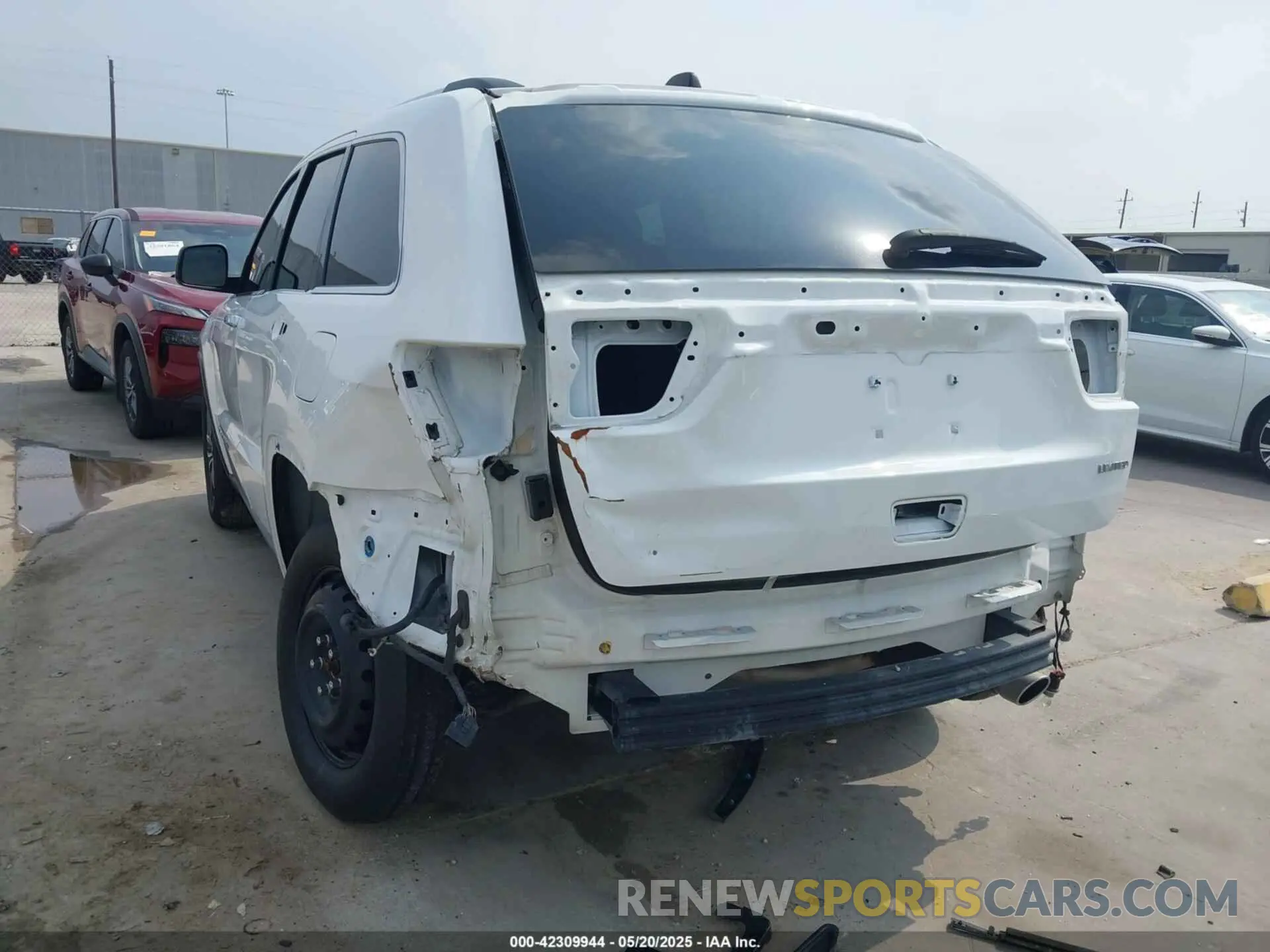 6 Photograph of a damaged car 1C4RJEBG2LC268496 JEEP GRAND CHEROKEE 2020