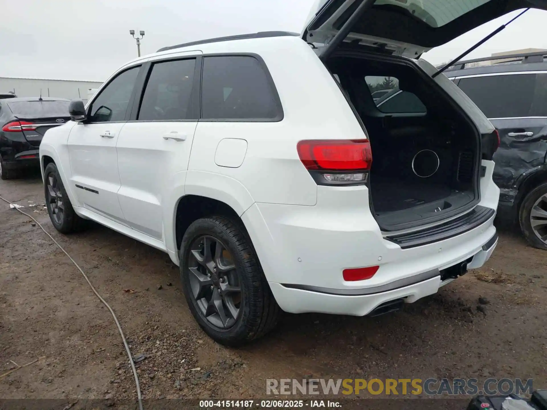 3 Photograph of a damaged car 1C4RJEBG2LC391358 JEEP GRAND CHEROKEE 2020