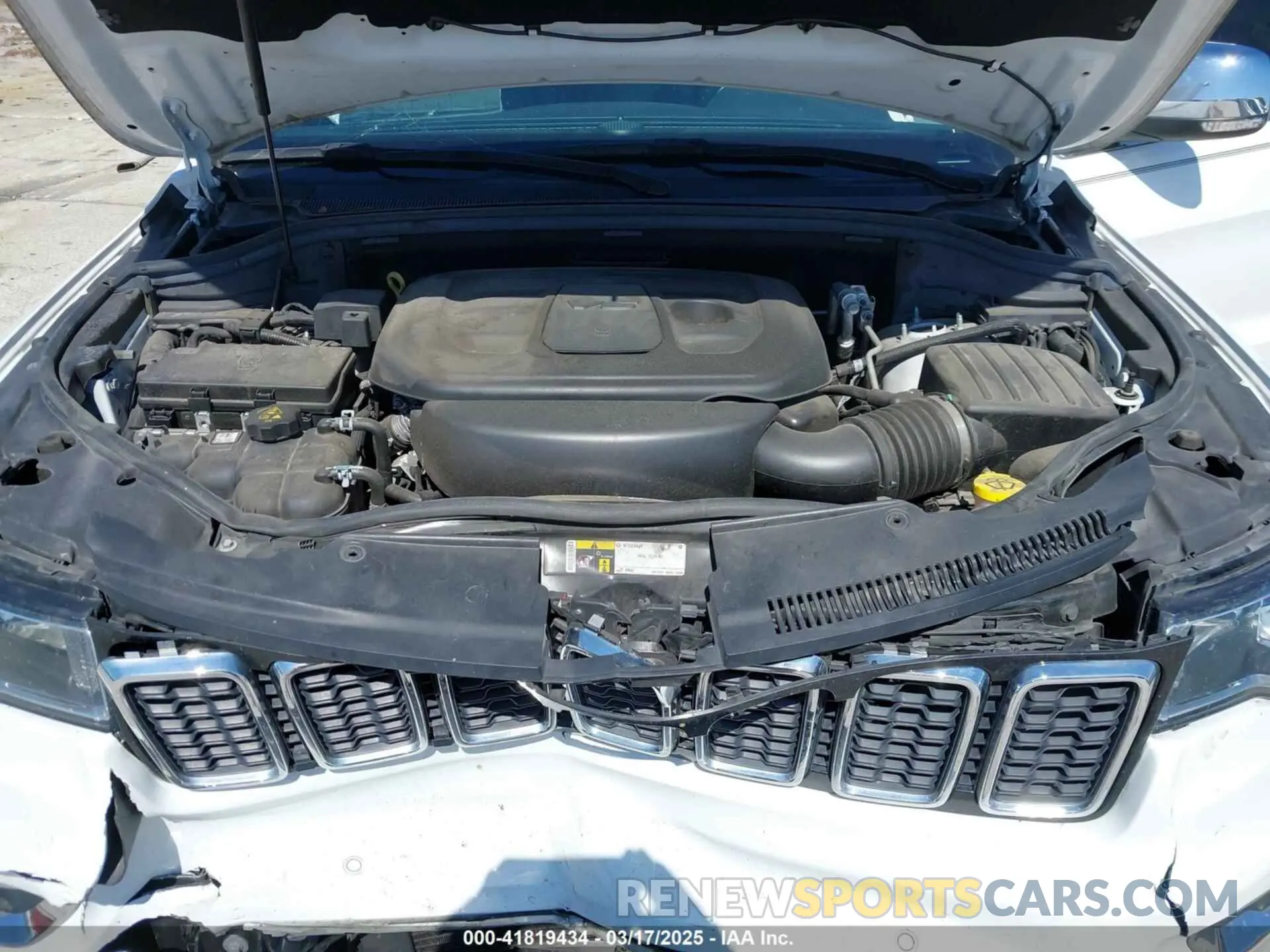 10 Photograph of a damaged car 1C4RJEBG2LC391778 JEEP GRAND CHEROKEE 2020