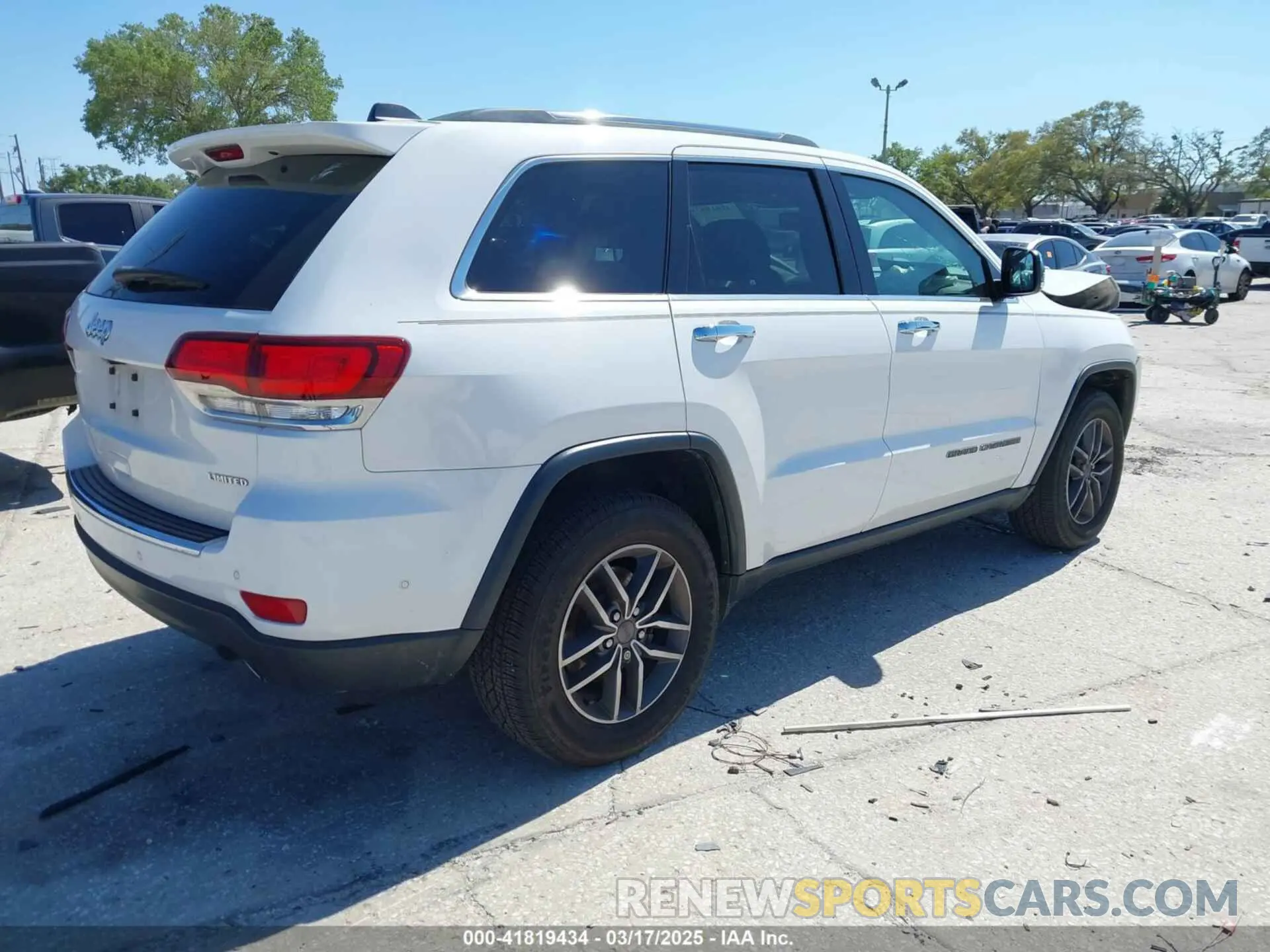 4 Photograph of a damaged car 1C4RJEBG2LC391778 JEEP GRAND CHEROKEE 2020
