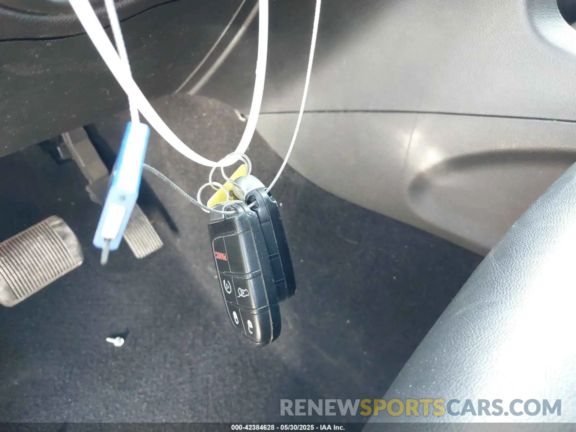 11 Photograph of a damaged car 1C4RJEBG2LC428747 JEEP GRAND CHEROKEE 2020