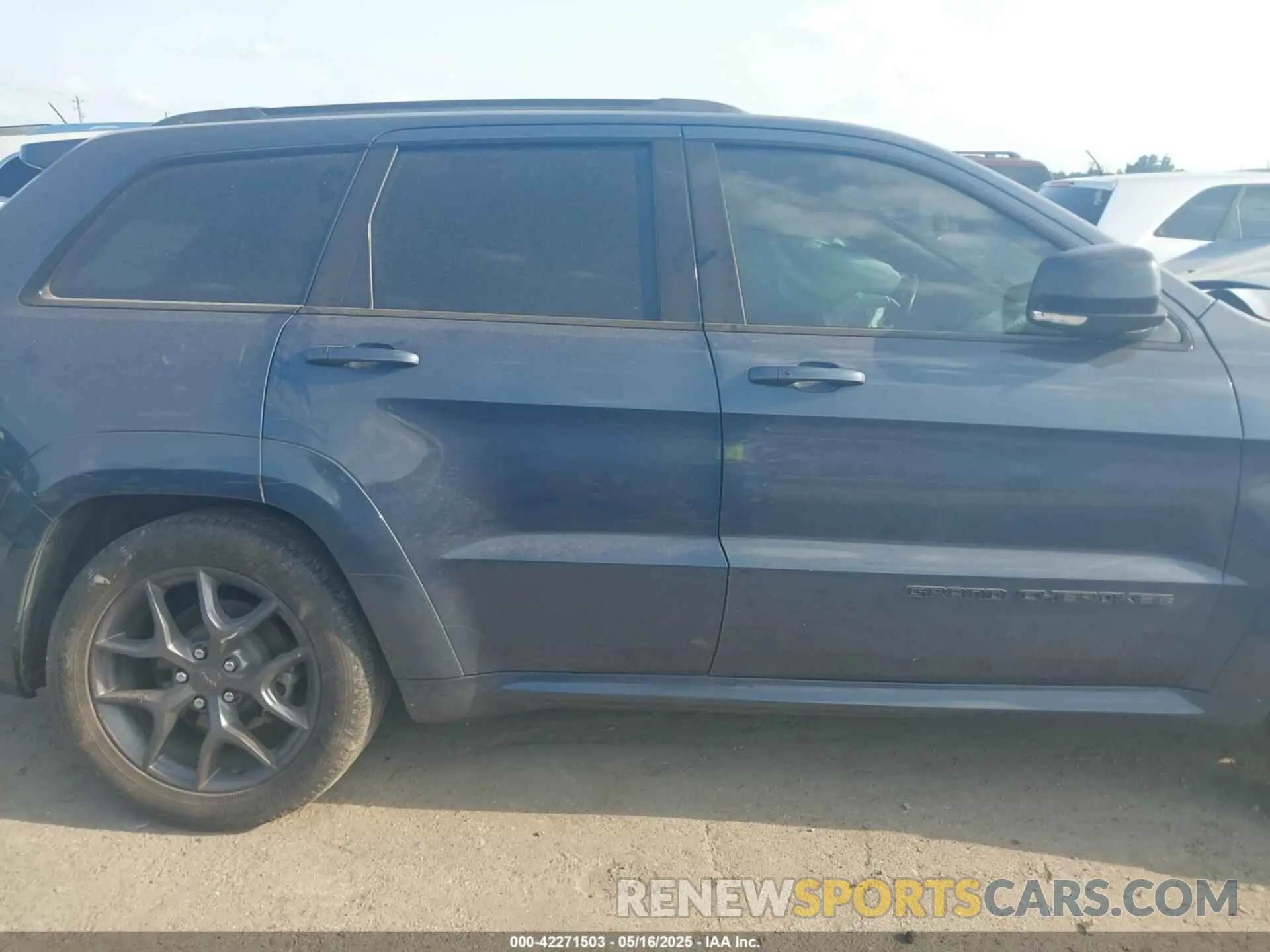 13 Photograph of a damaged car 1C4RJEBG3LC371068 JEEP GRAND CHEROKEE 2020