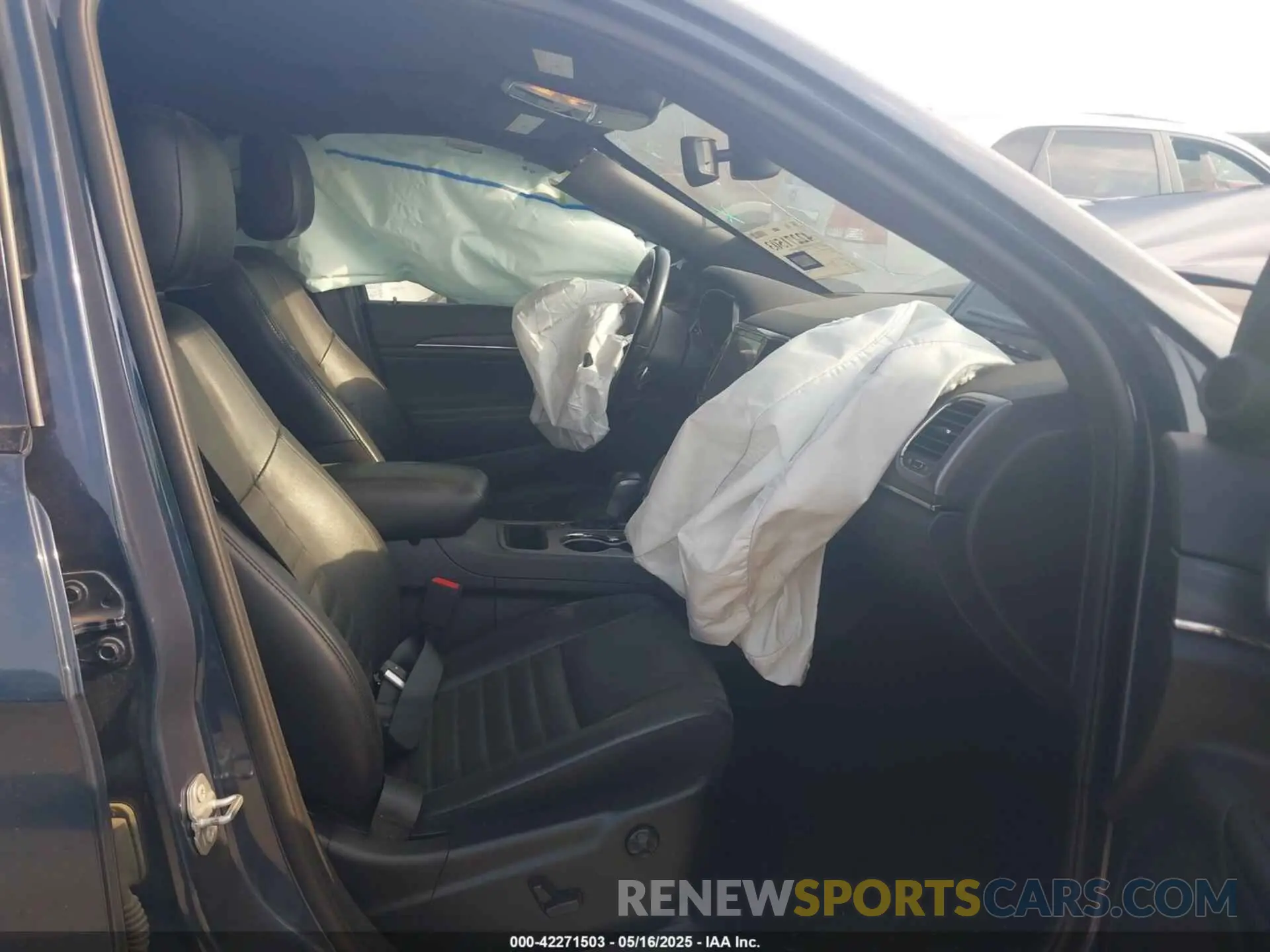 5 Photograph of a damaged car 1C4RJEBG3LC371068 JEEP GRAND CHEROKEE 2020
