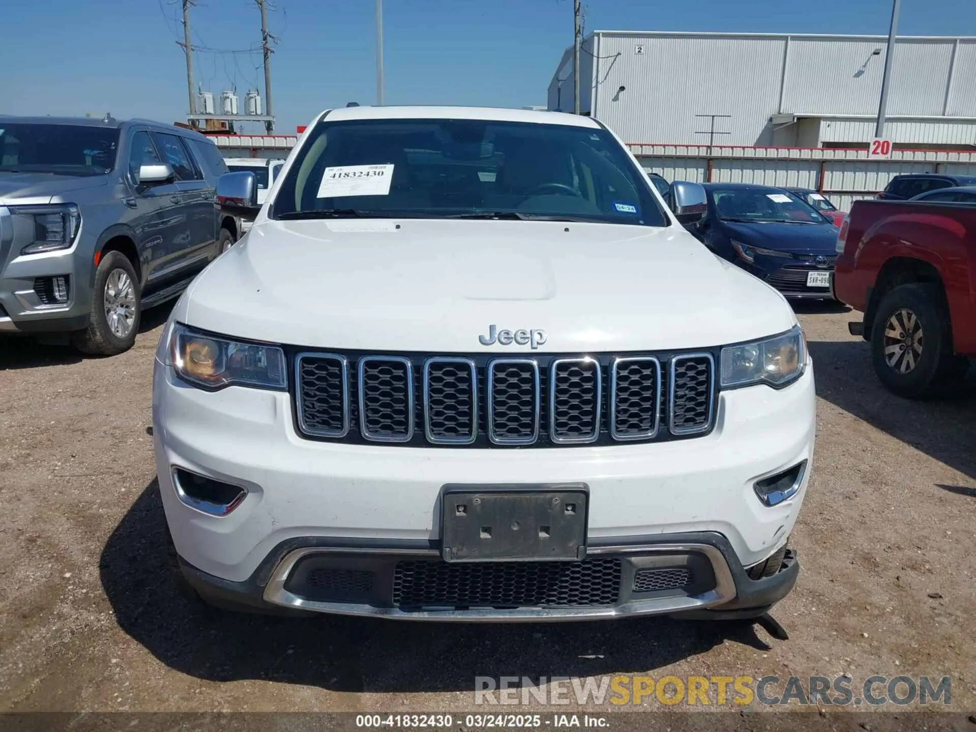 12 Photograph of a damaged car 1C4RJEBG3LC392194 JEEP GRAND CHEROKEE 2020