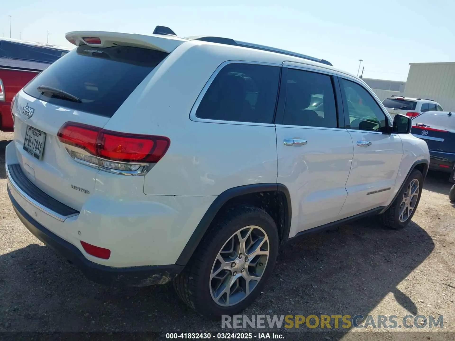 13 Photograph of a damaged car 1C4RJEBG3LC392194 JEEP GRAND CHEROKEE 2020