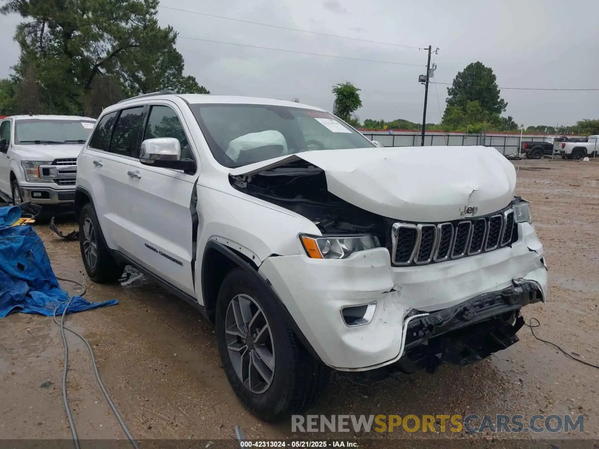 1 Photograph of a damaged car 1C4RJEBG4LC118292 JEEP GRAND CHEROKEE 2020