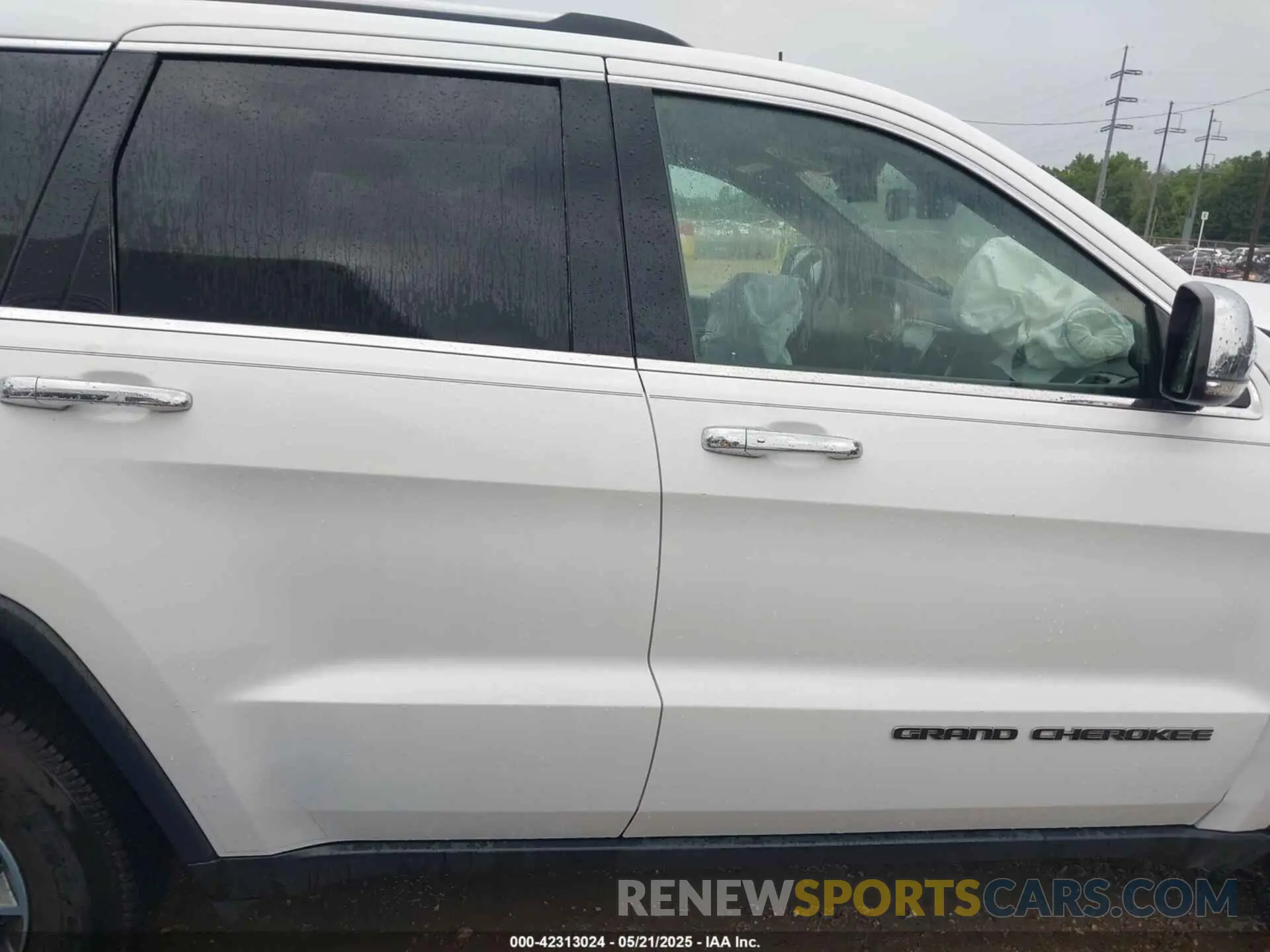 14 Photograph of a damaged car 1C4RJEBG4LC118292 JEEP GRAND CHEROKEE 2020