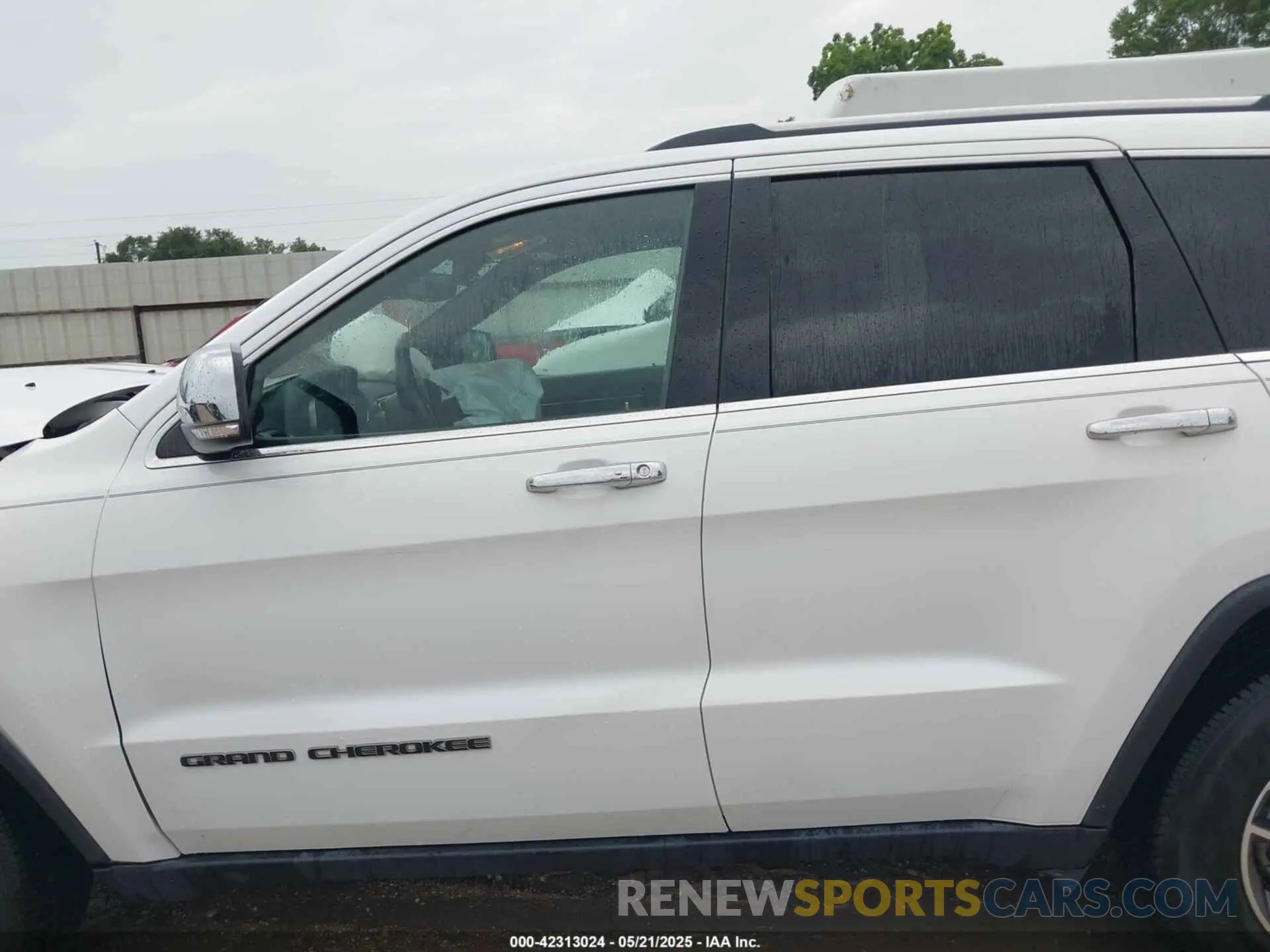 15 Photograph of a damaged car 1C4RJEBG4LC118292 JEEP GRAND CHEROKEE 2020