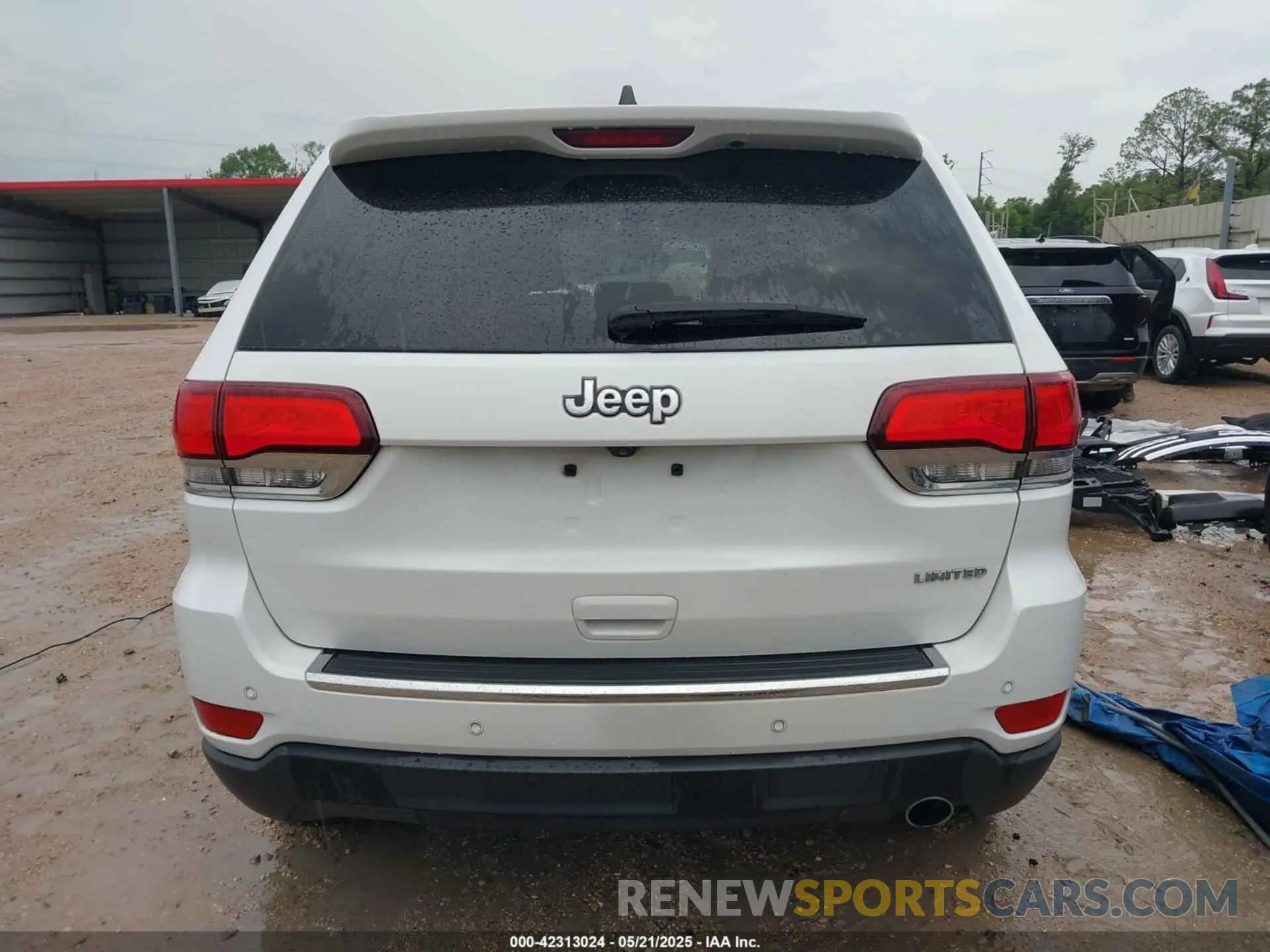 17 Photograph of a damaged car 1C4RJEBG4LC118292 JEEP GRAND CHEROKEE 2020