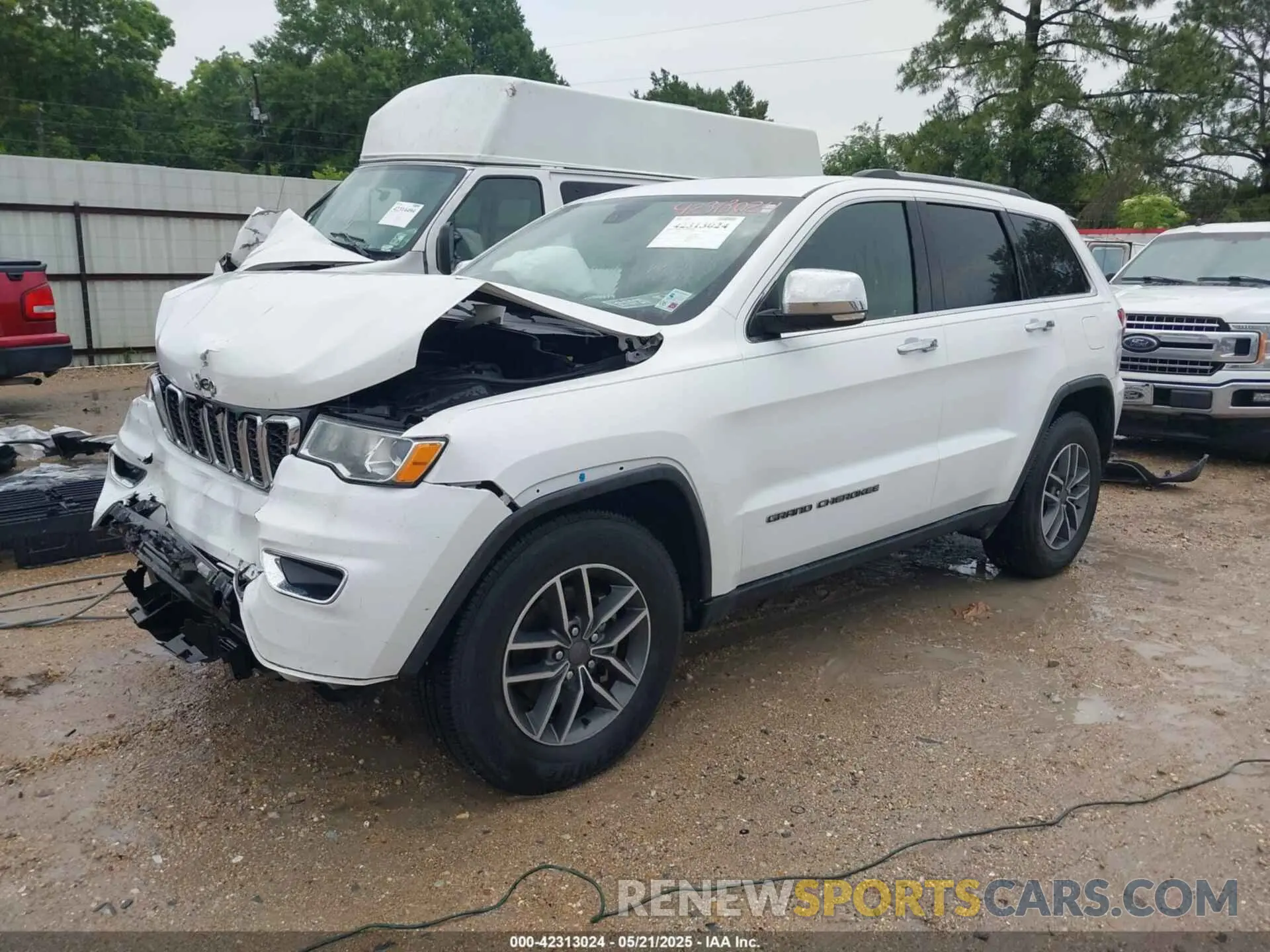 2 Photograph of a damaged car 1C4RJEBG4LC118292 JEEP GRAND CHEROKEE 2020