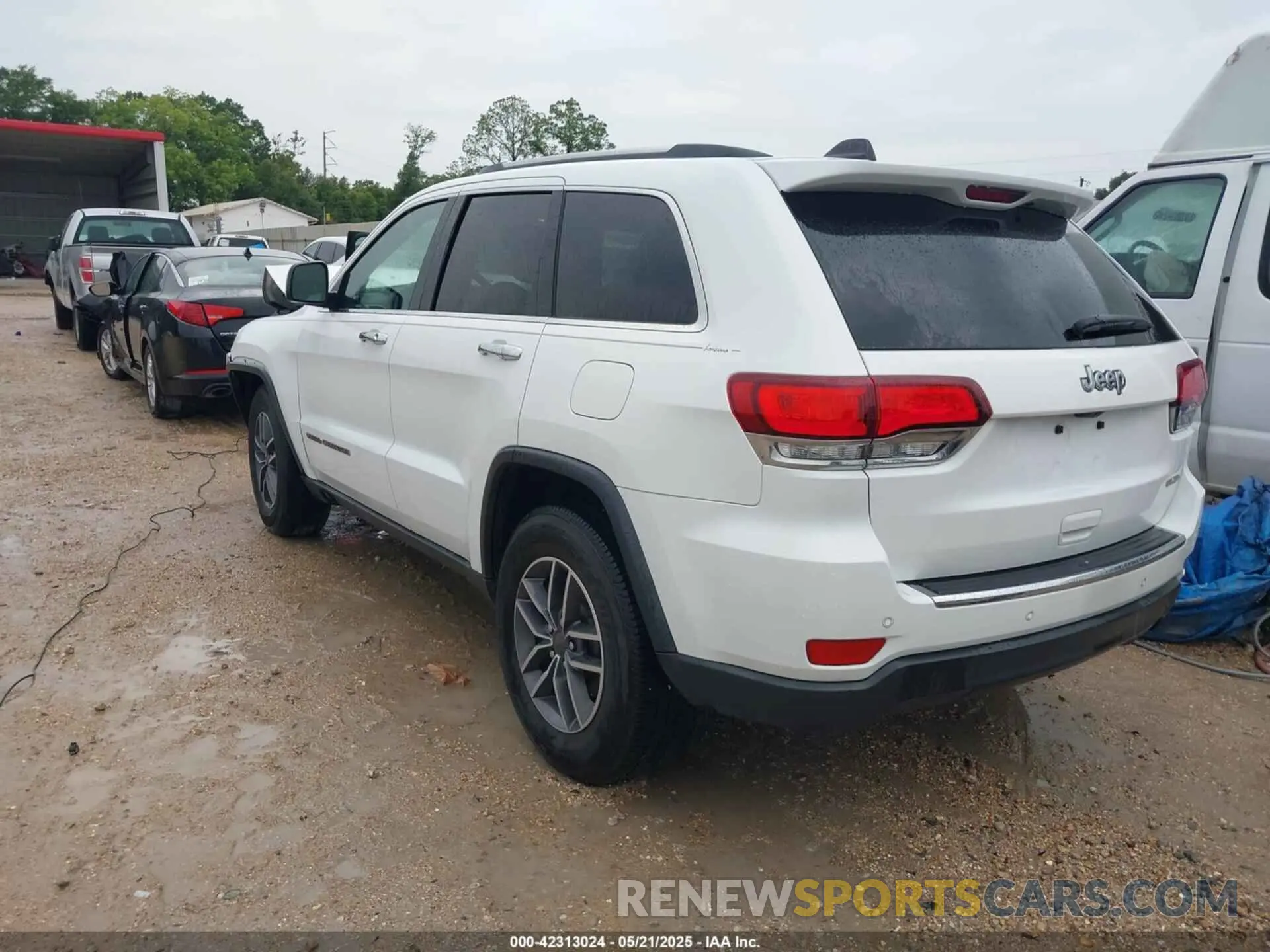 3 Photograph of a damaged car 1C4RJEBG4LC118292 JEEP GRAND CHEROKEE 2020