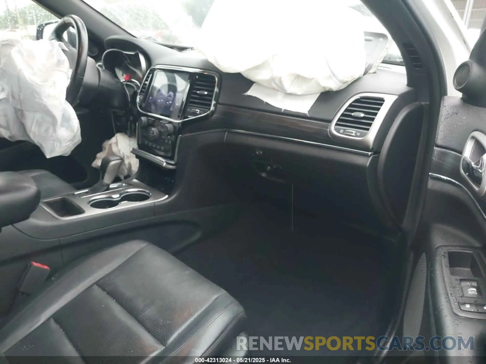 5 Photograph of a damaged car 1C4RJEBG4LC118292 JEEP GRAND CHEROKEE 2020