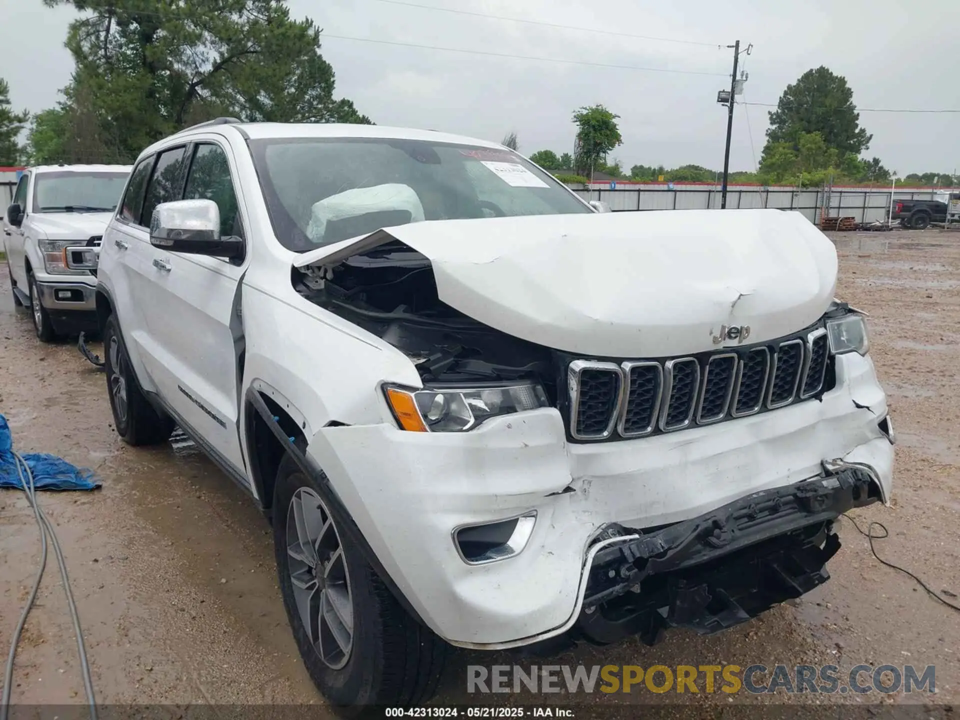 6 Photograph of a damaged car 1C4RJEBG4LC118292 JEEP GRAND CHEROKEE 2020