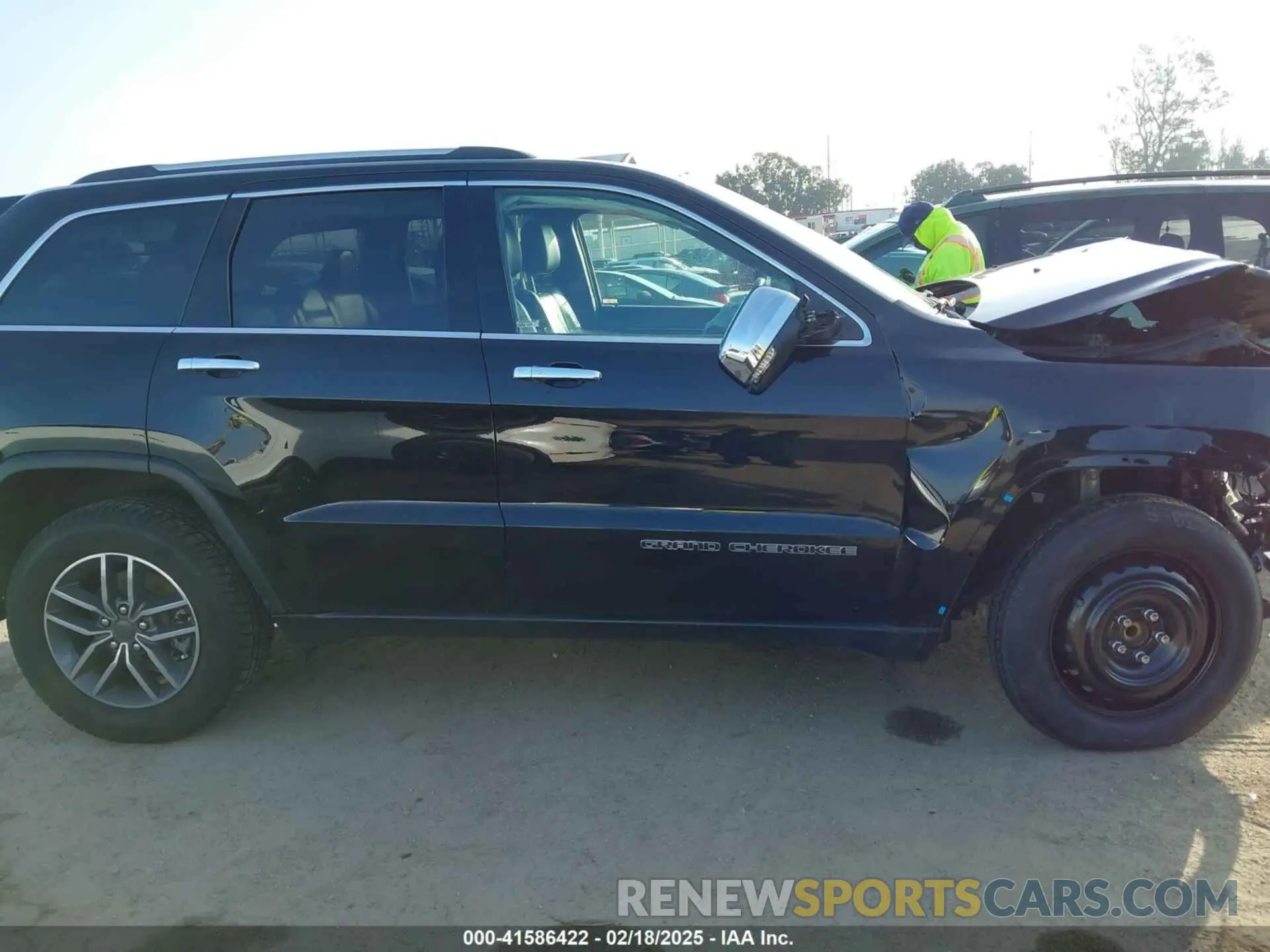14 Photograph of a damaged car 1C4RJEBG4LC211992 JEEP GRAND CHEROKEE 2020