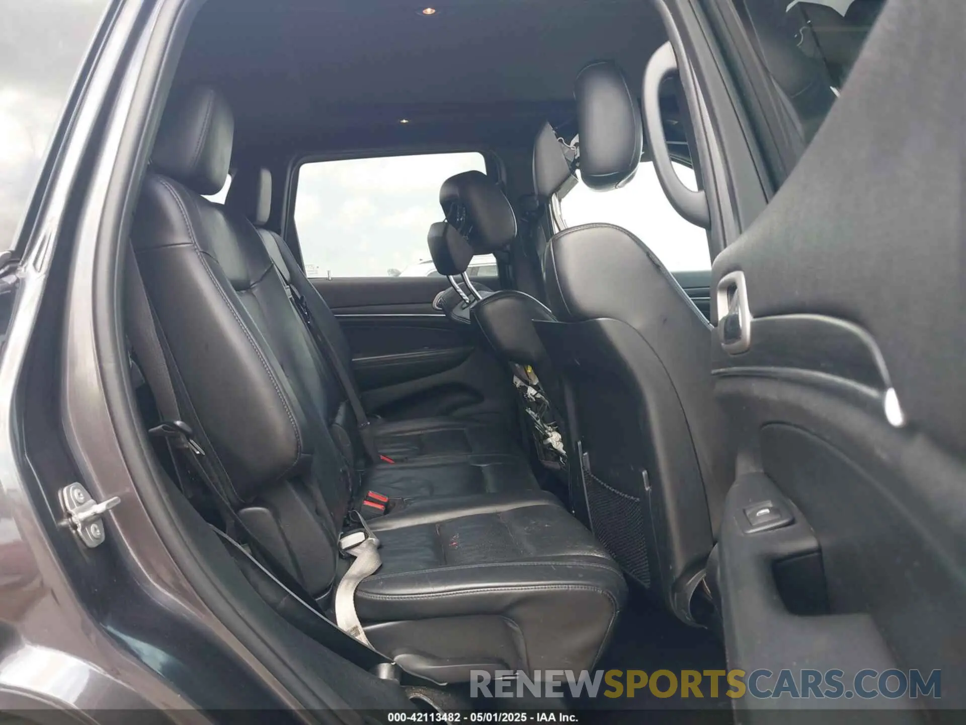 8 Photograph of a damaged car 1C4RJEBG4LC295201 JEEP GRAND CHEROKEE 2020