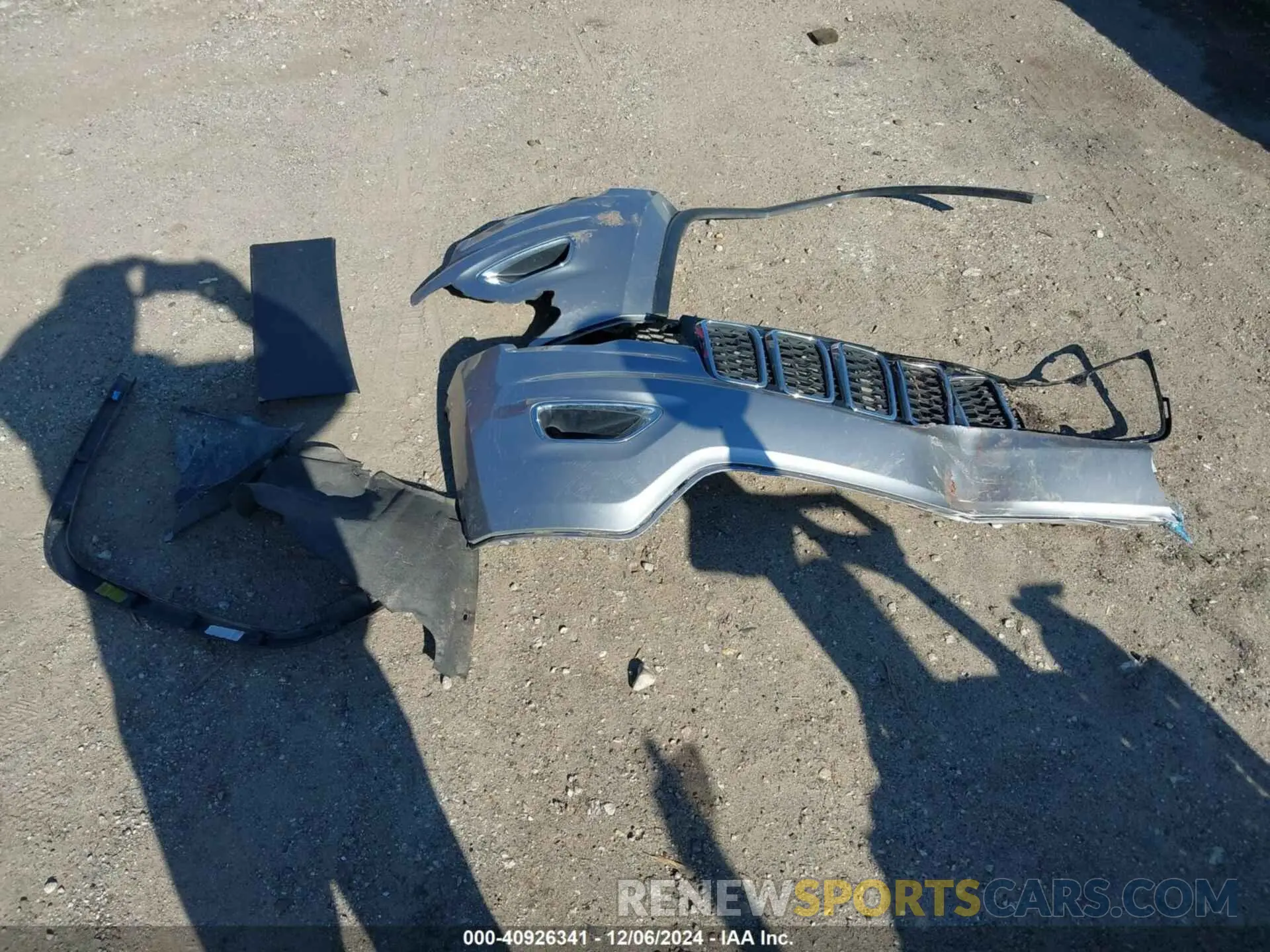 11 Photograph of a damaged car 1C4RJEBG5LC348133 JEEP GRAND CHEROKEE 2020