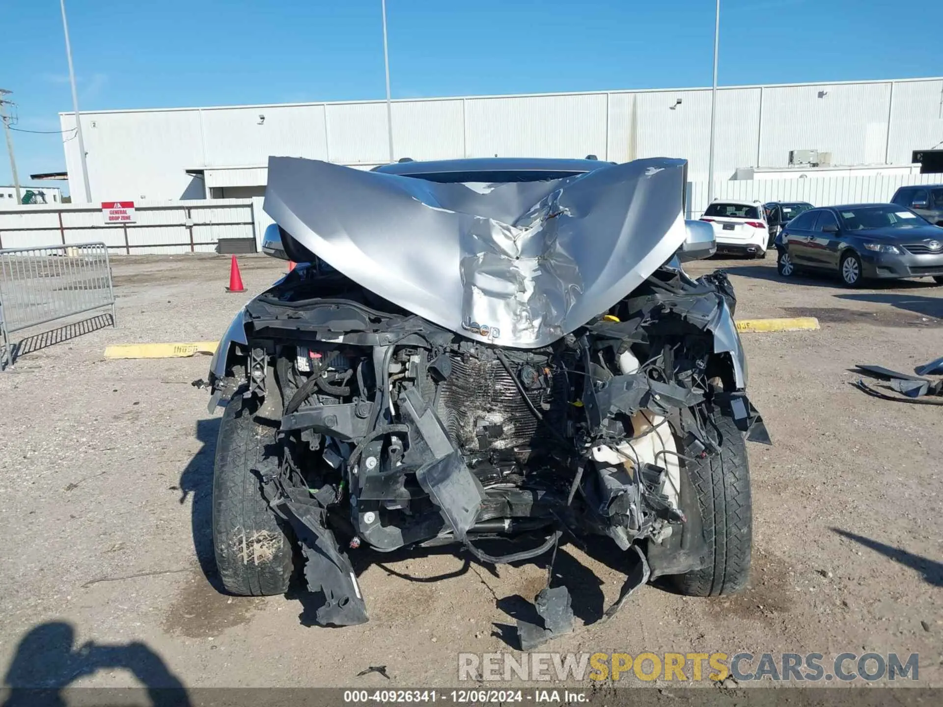 12 Photograph of a damaged car 1C4RJEBG5LC348133 JEEP GRAND CHEROKEE 2020