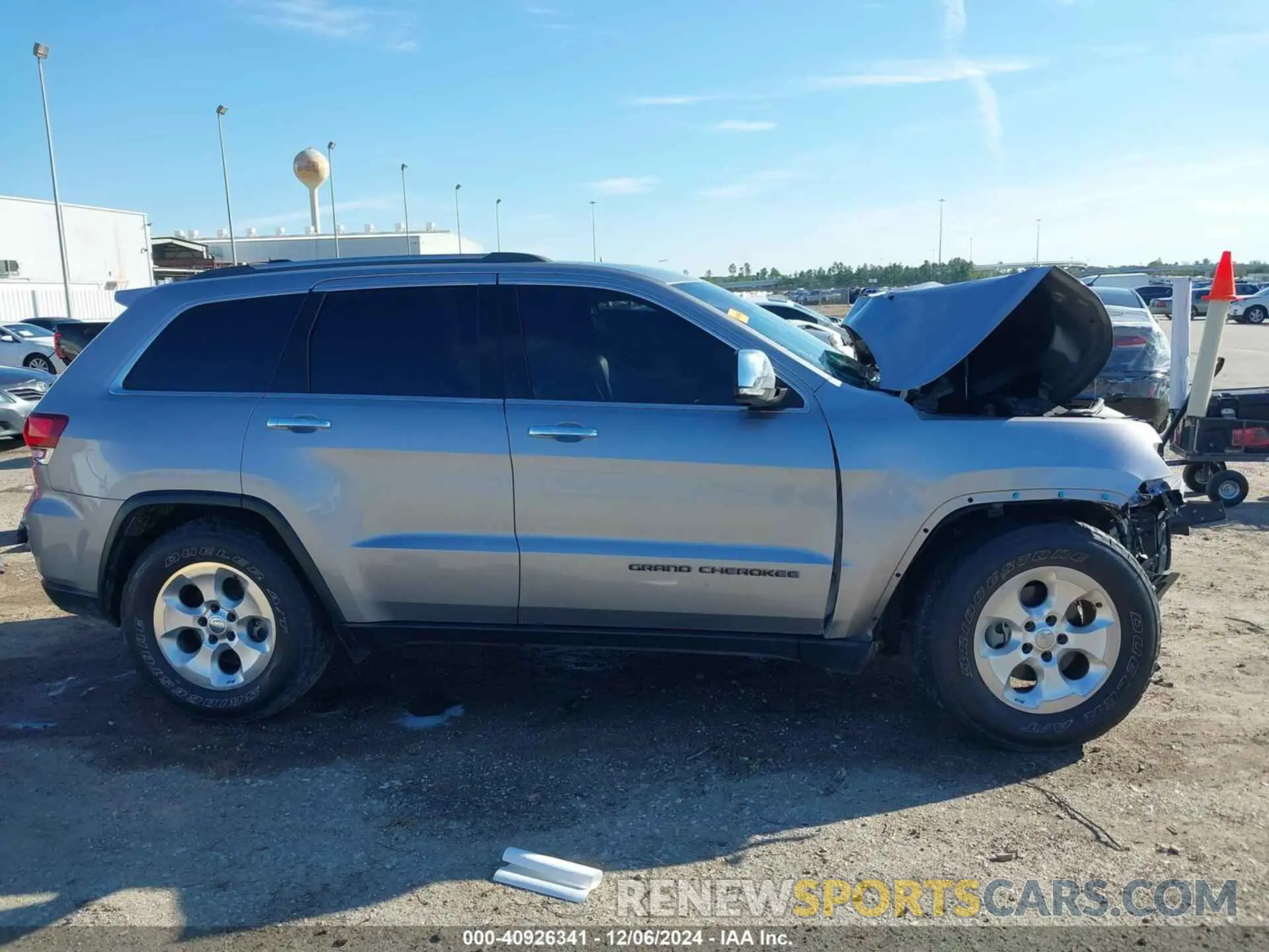 13 Photograph of a damaged car 1C4RJEBG5LC348133 JEEP GRAND CHEROKEE 2020