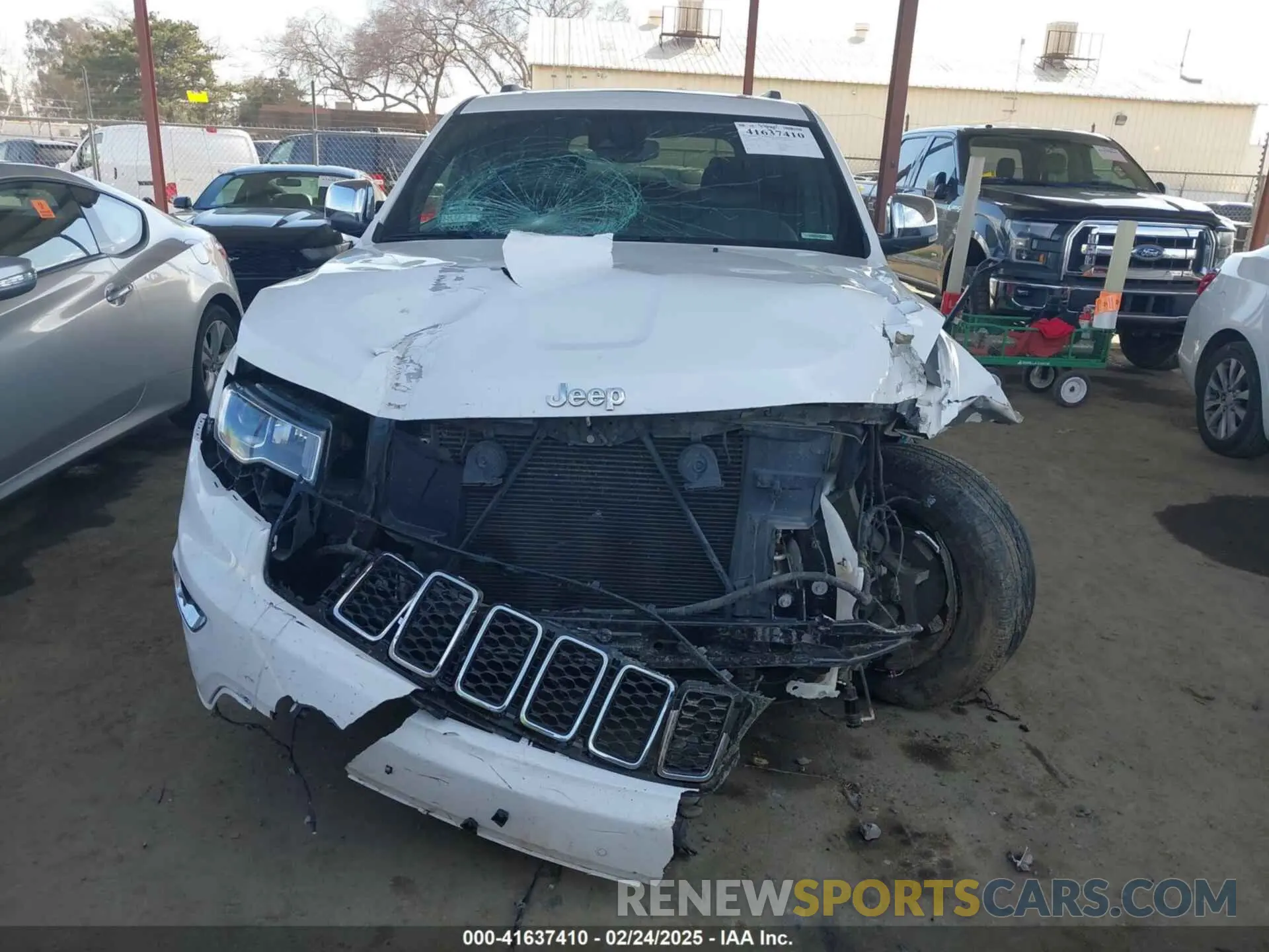12 Photograph of a damaged car 1C4RJEBG6LC245478 JEEP GRAND CHEROKEE 2020
