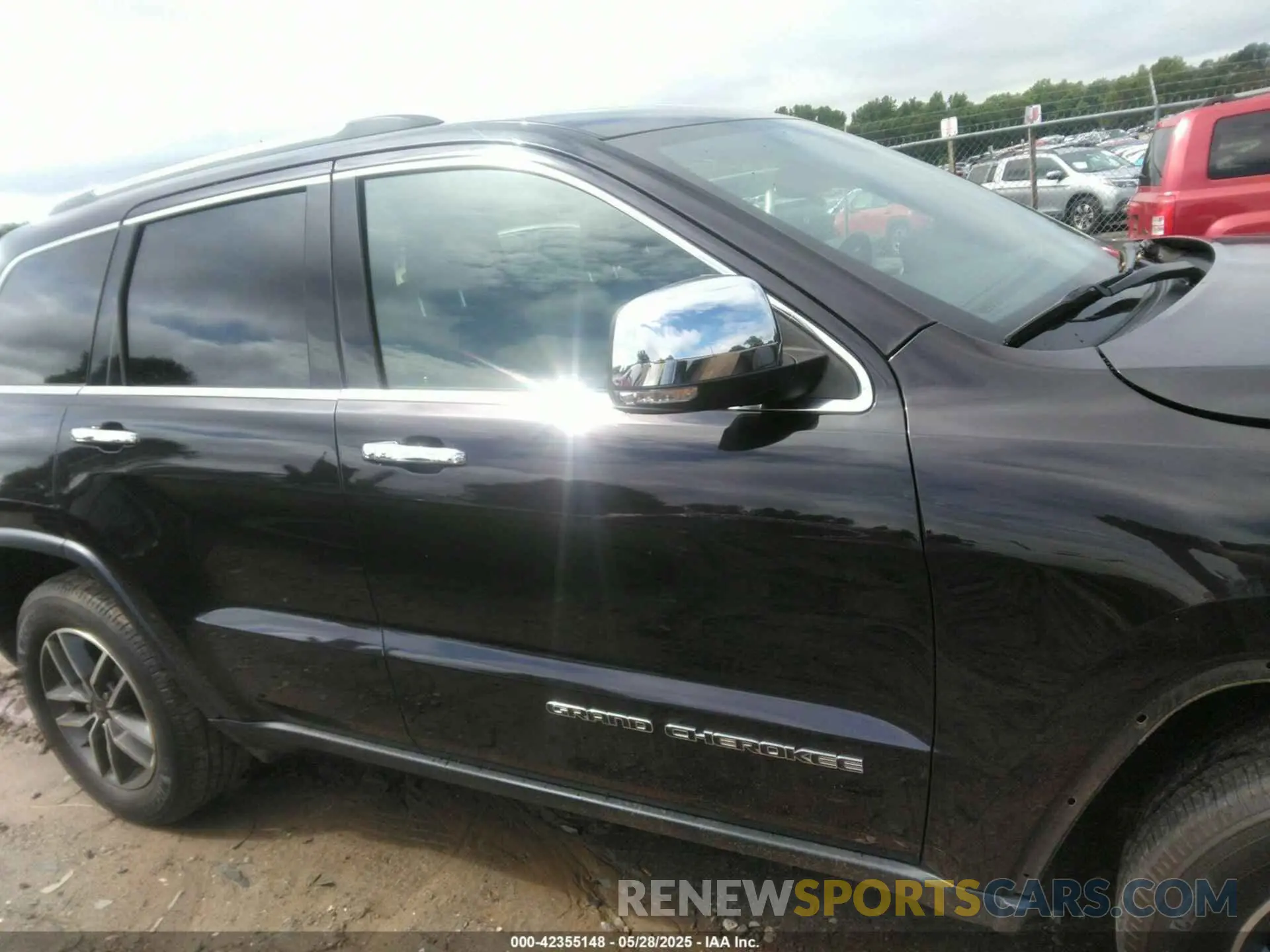 13 Photograph of a damaged car 1C4RJEBG6LC323953 JEEP GRAND CHEROKEE 2020