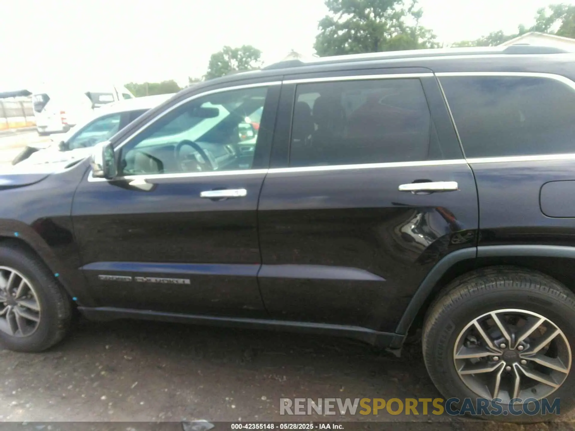 14 Photograph of a damaged car 1C4RJEBG6LC323953 JEEP GRAND CHEROKEE 2020