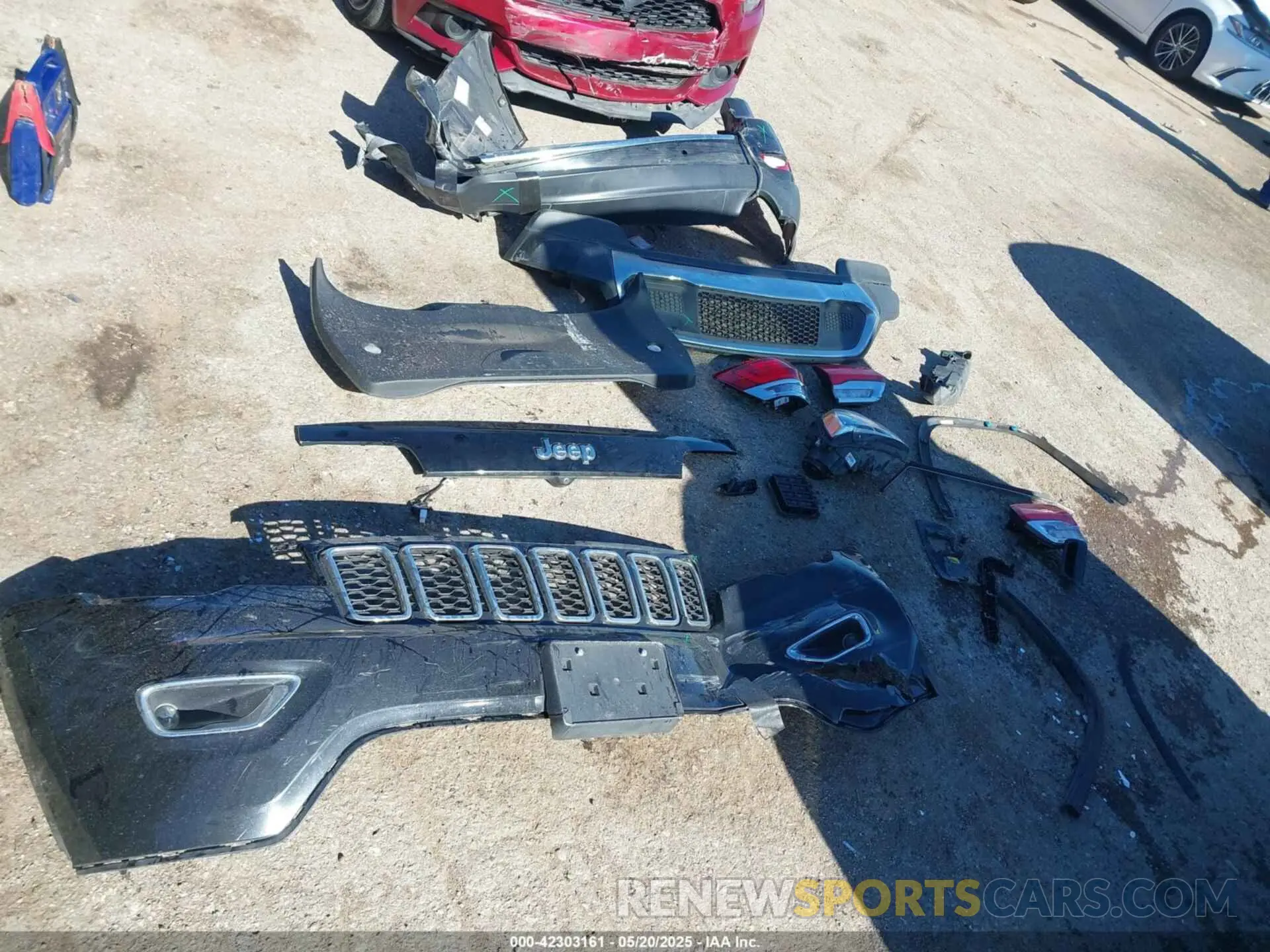 12 Photograph of a damaged car 1C4RJEBG8LC139999 JEEP GRAND CHEROKEE 2020