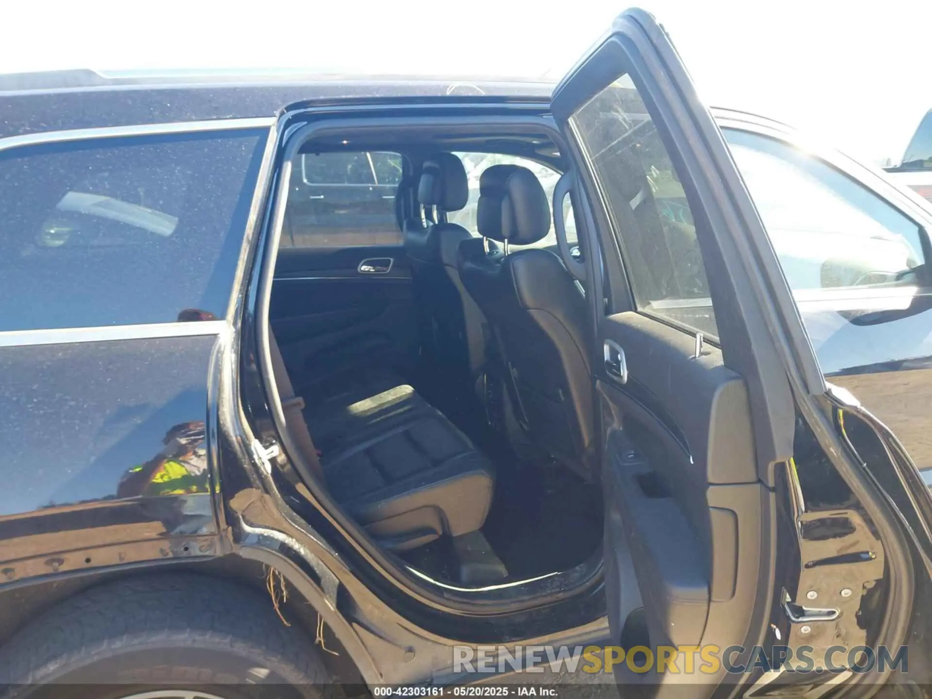 8 Photograph of a damaged car 1C4RJEBG8LC139999 JEEP GRAND CHEROKEE 2020