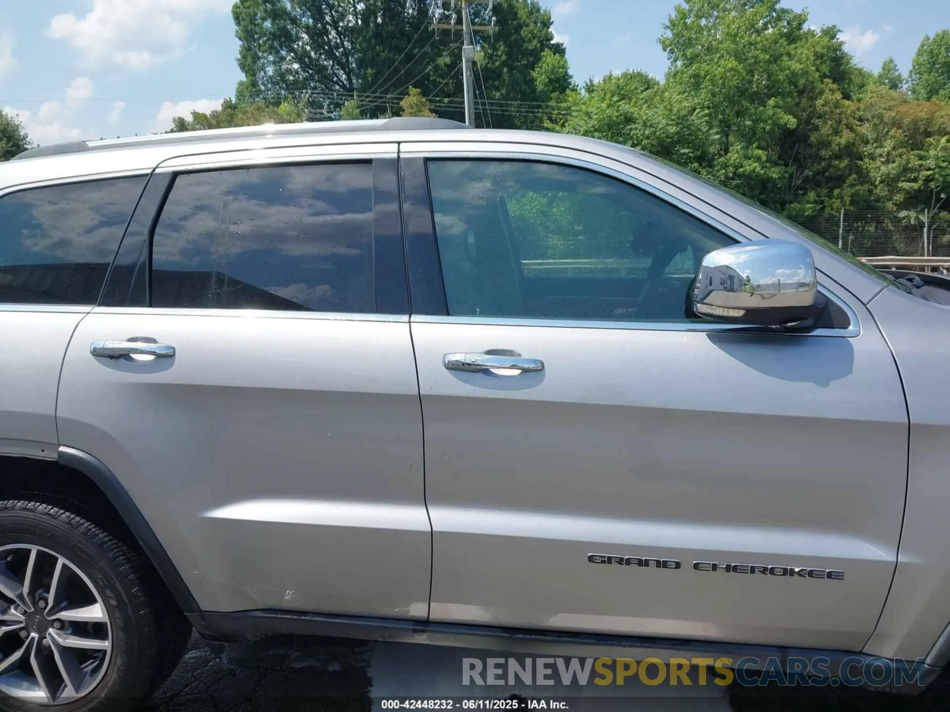 14 Photograph of a damaged car 1C4RJEBG9LC245524 JEEP GRAND CHEROKEE 2020