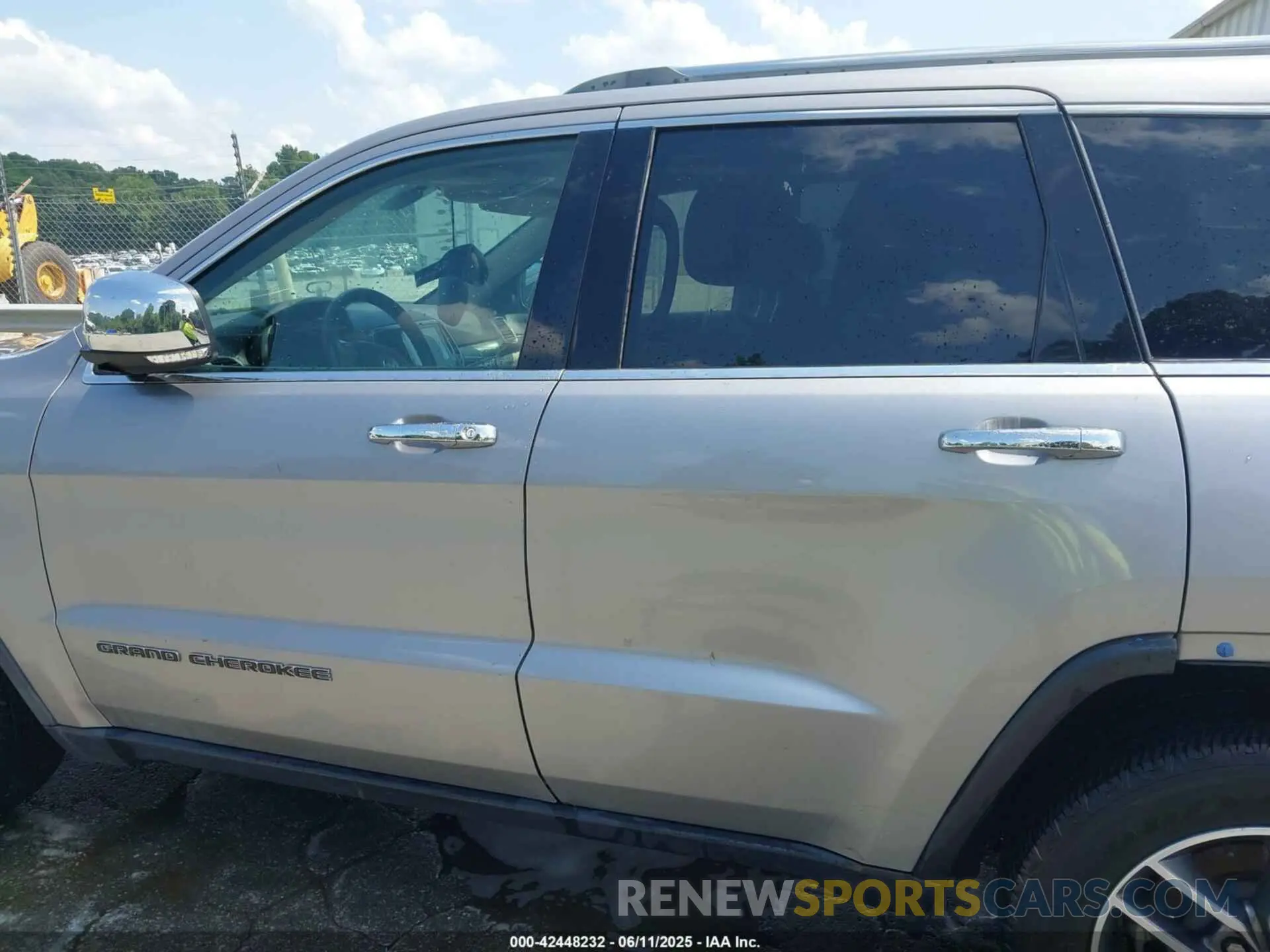 15 Photograph of a damaged car 1C4RJEBG9LC245524 JEEP GRAND CHEROKEE 2020