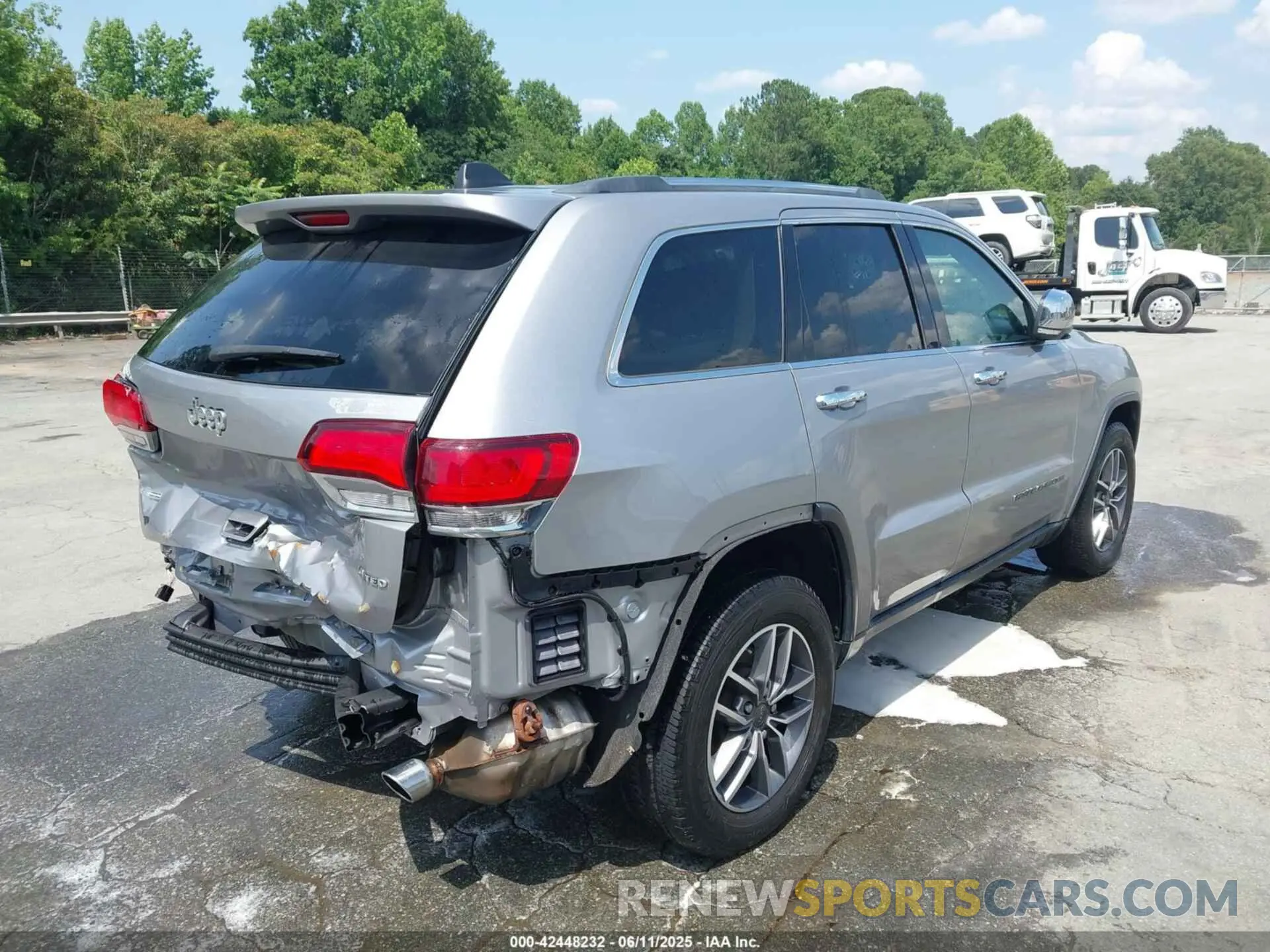 4 Photograph of a damaged car 1C4RJEBG9LC245524 JEEP GRAND CHEROKEE 2020