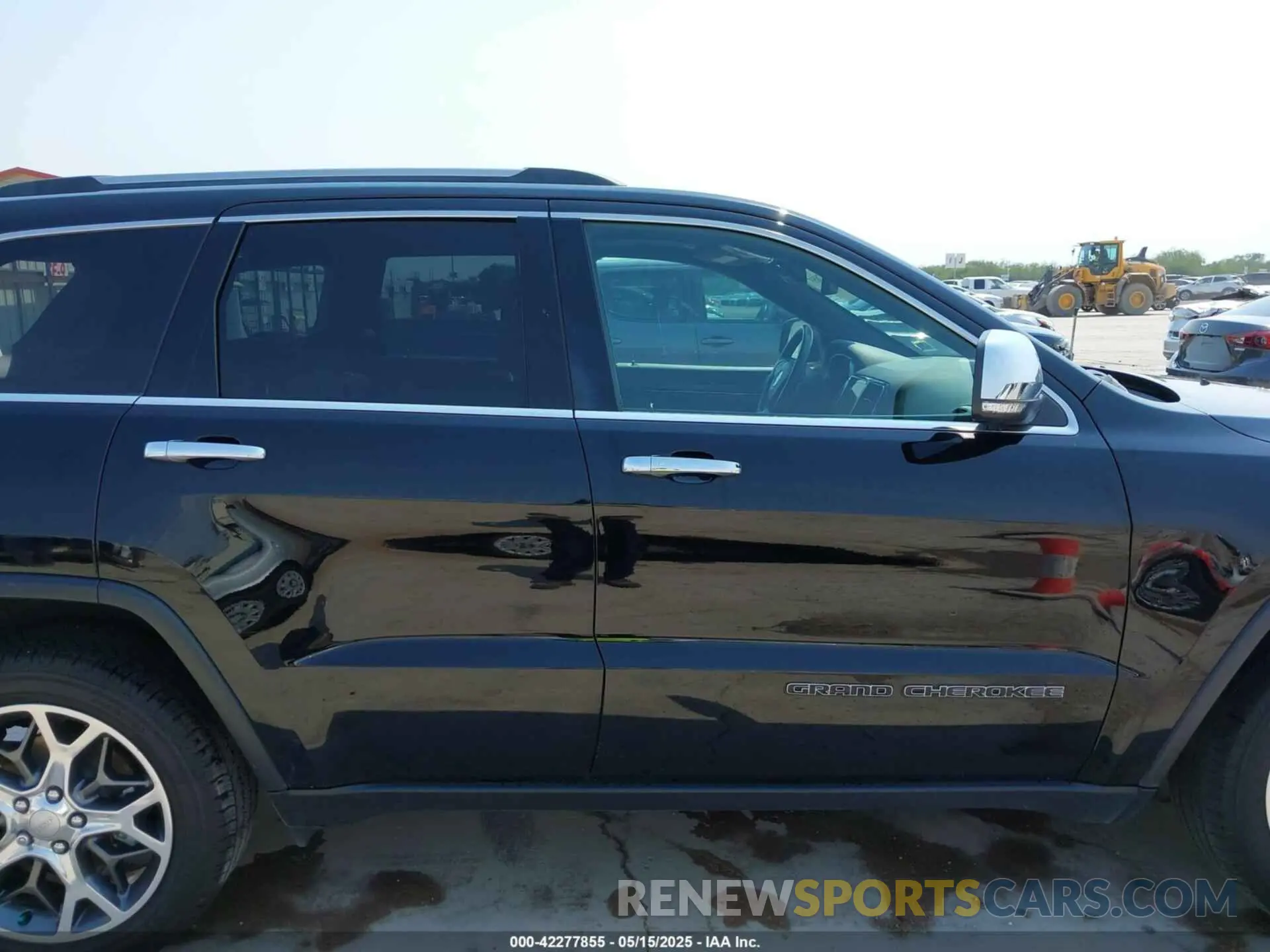13 Photograph of a damaged car 1C4RJEBG9LC428549 JEEP GRAND CHEROKEE 2020