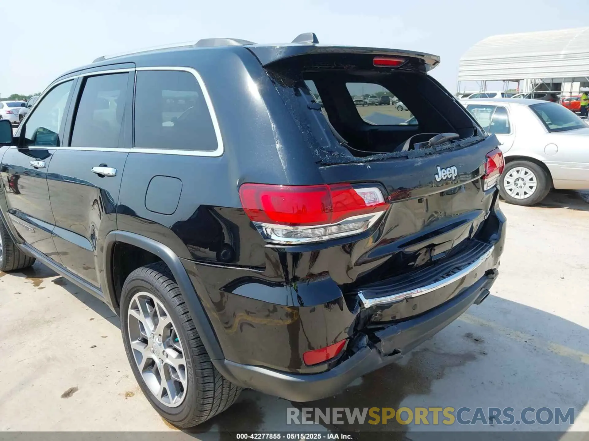 17 Photograph of a damaged car 1C4RJEBG9LC428549 JEEP GRAND CHEROKEE 2020