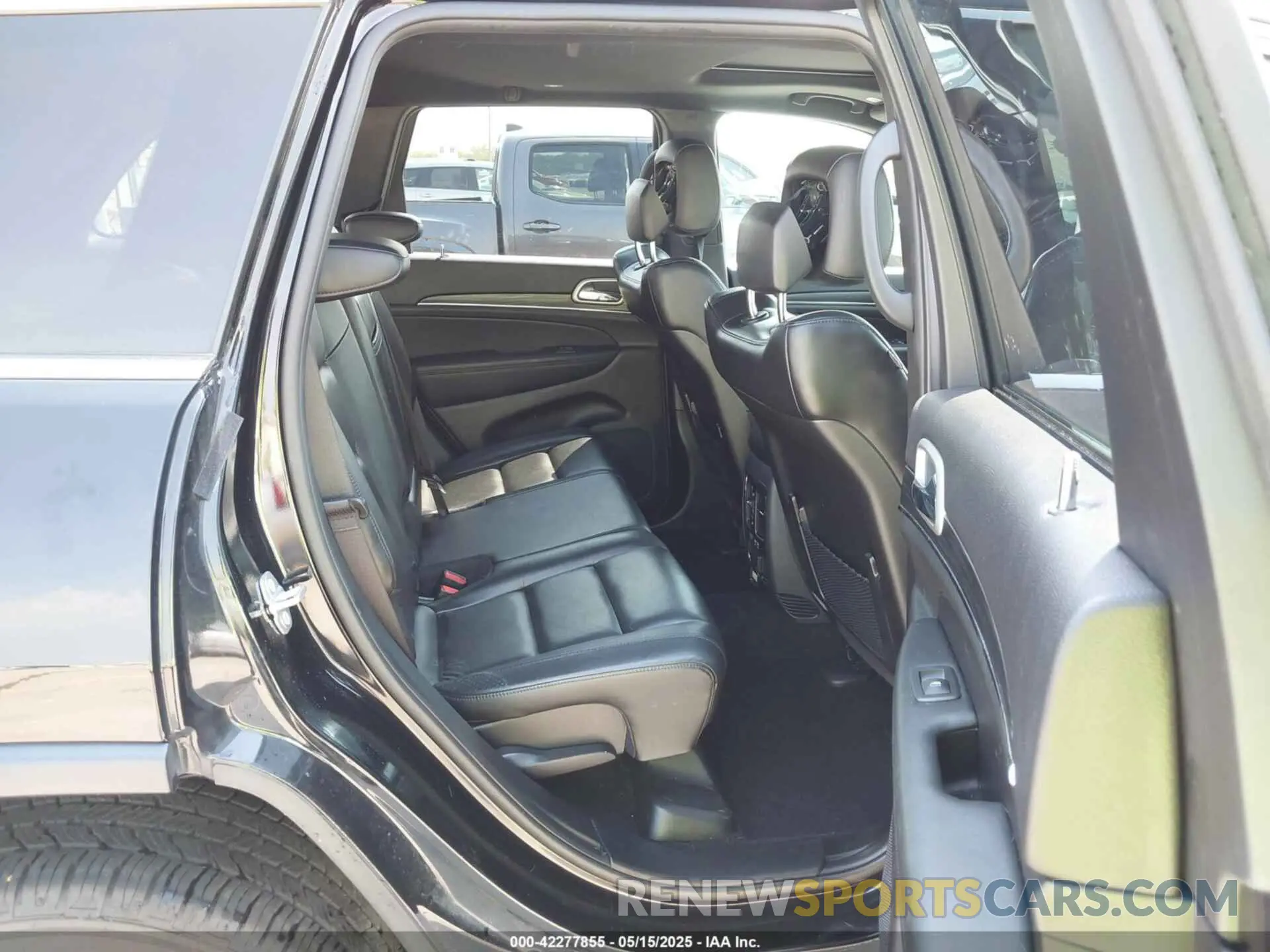 8 Photograph of a damaged car 1C4RJEBG9LC428549 JEEP GRAND CHEROKEE 2020
