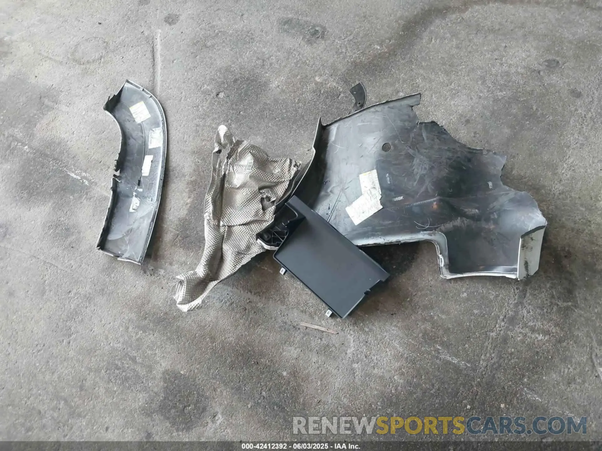 12 Photograph of a damaged car 1C4RJEBGXLC113663 JEEP GRAND CHEROKEE 2020