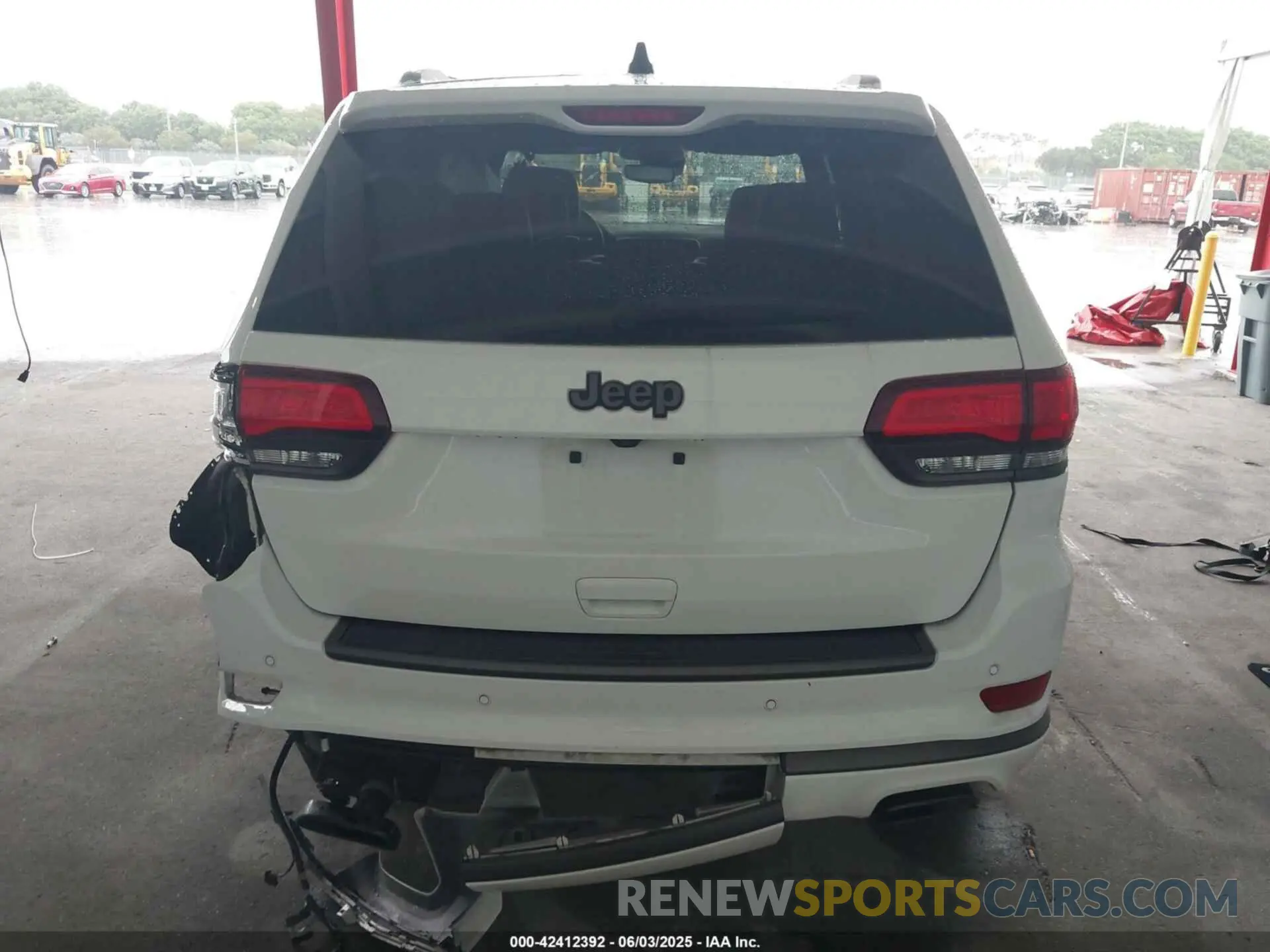 17 Photograph of a damaged car 1C4RJEBGXLC113663 JEEP GRAND CHEROKEE 2020