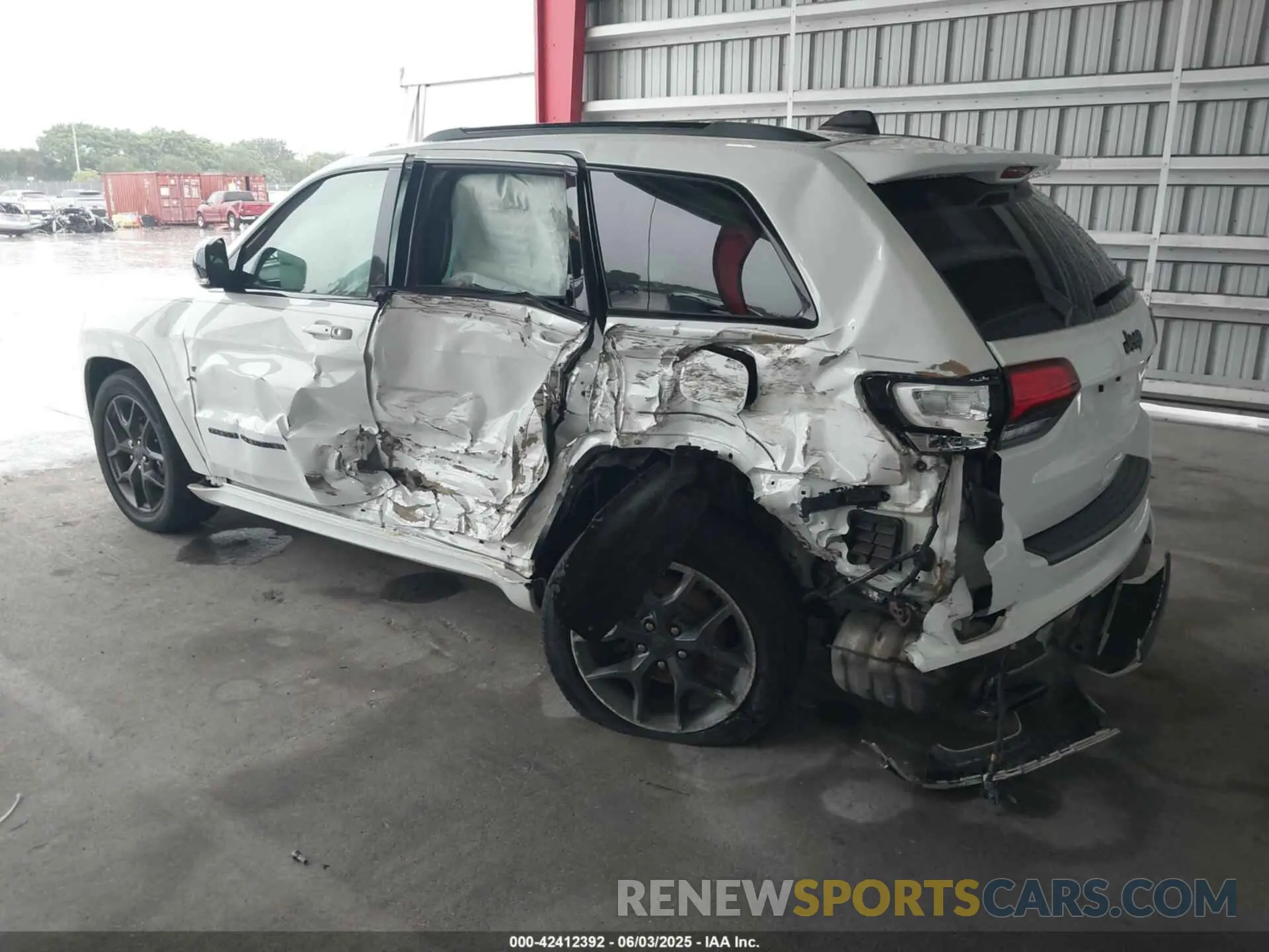 3 Photograph of a damaged car 1C4RJEBGXLC113663 JEEP GRAND CHEROKEE 2020