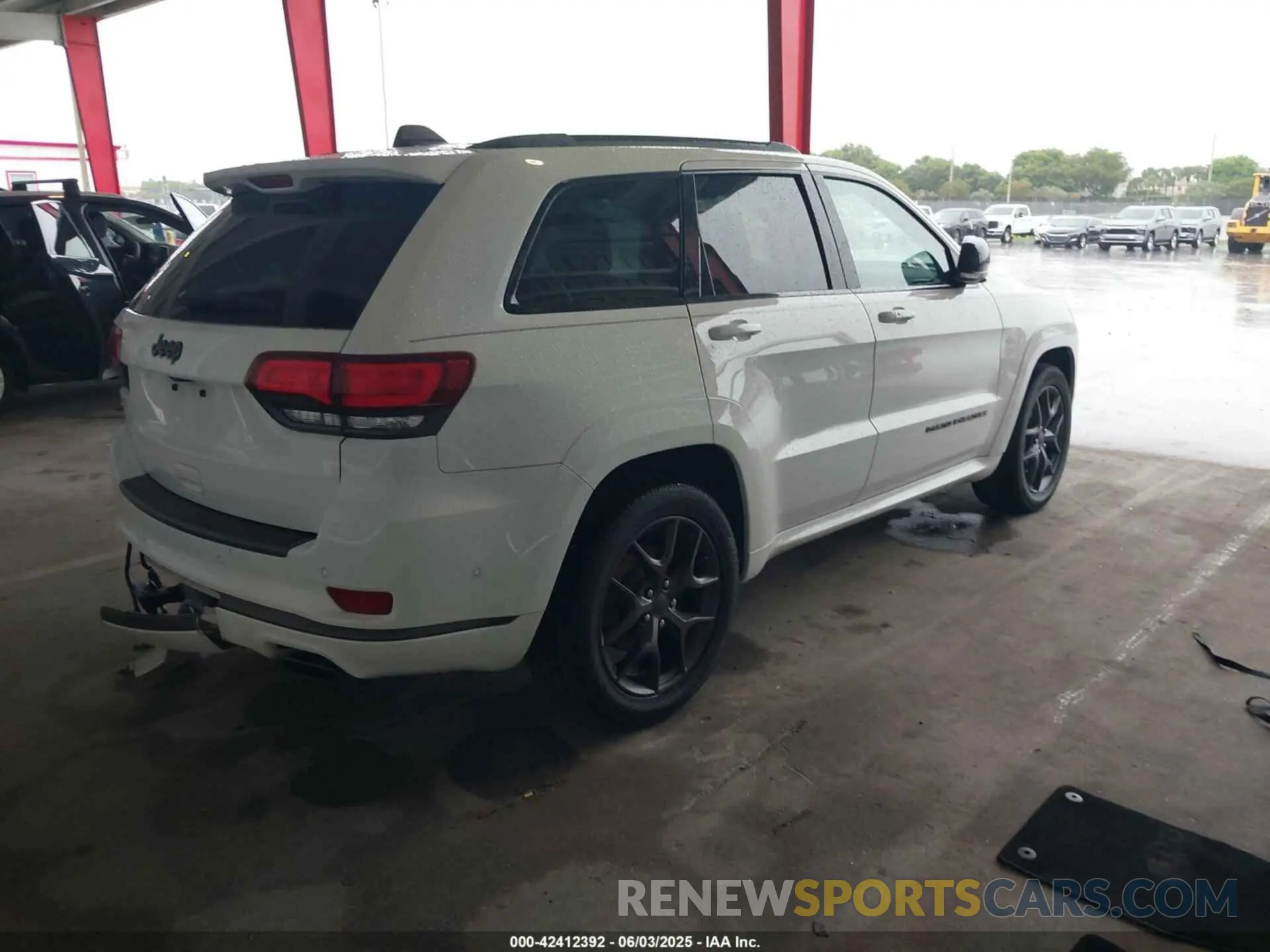 4 Photograph of a damaged car 1C4RJEBGXLC113663 JEEP GRAND CHEROKEE 2020