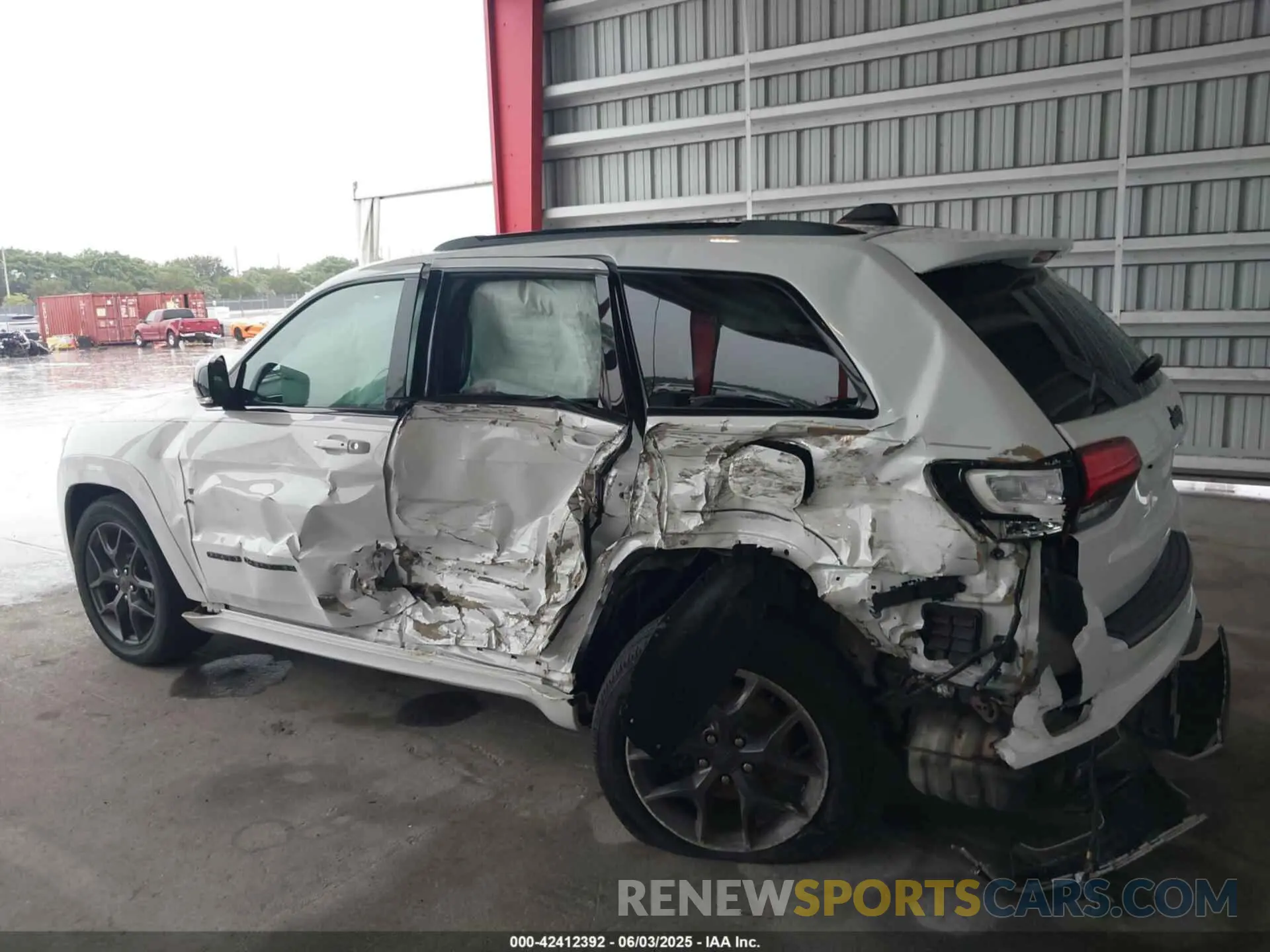 6 Photograph of a damaged car 1C4RJEBGXLC113663 JEEP GRAND CHEROKEE 2020