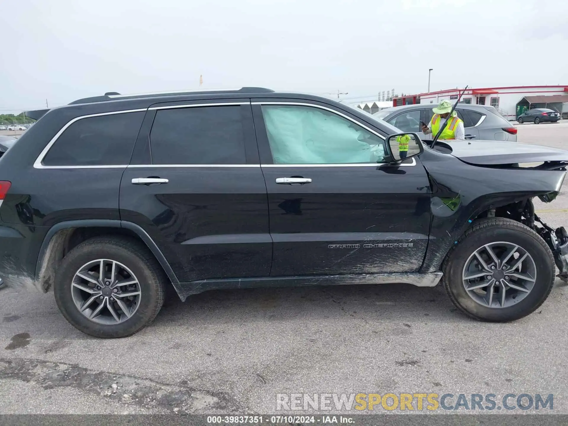 13 Photograph of a damaged car 1C4RJEBGXLC160983 JEEP GRAND CHEROKEE 2020