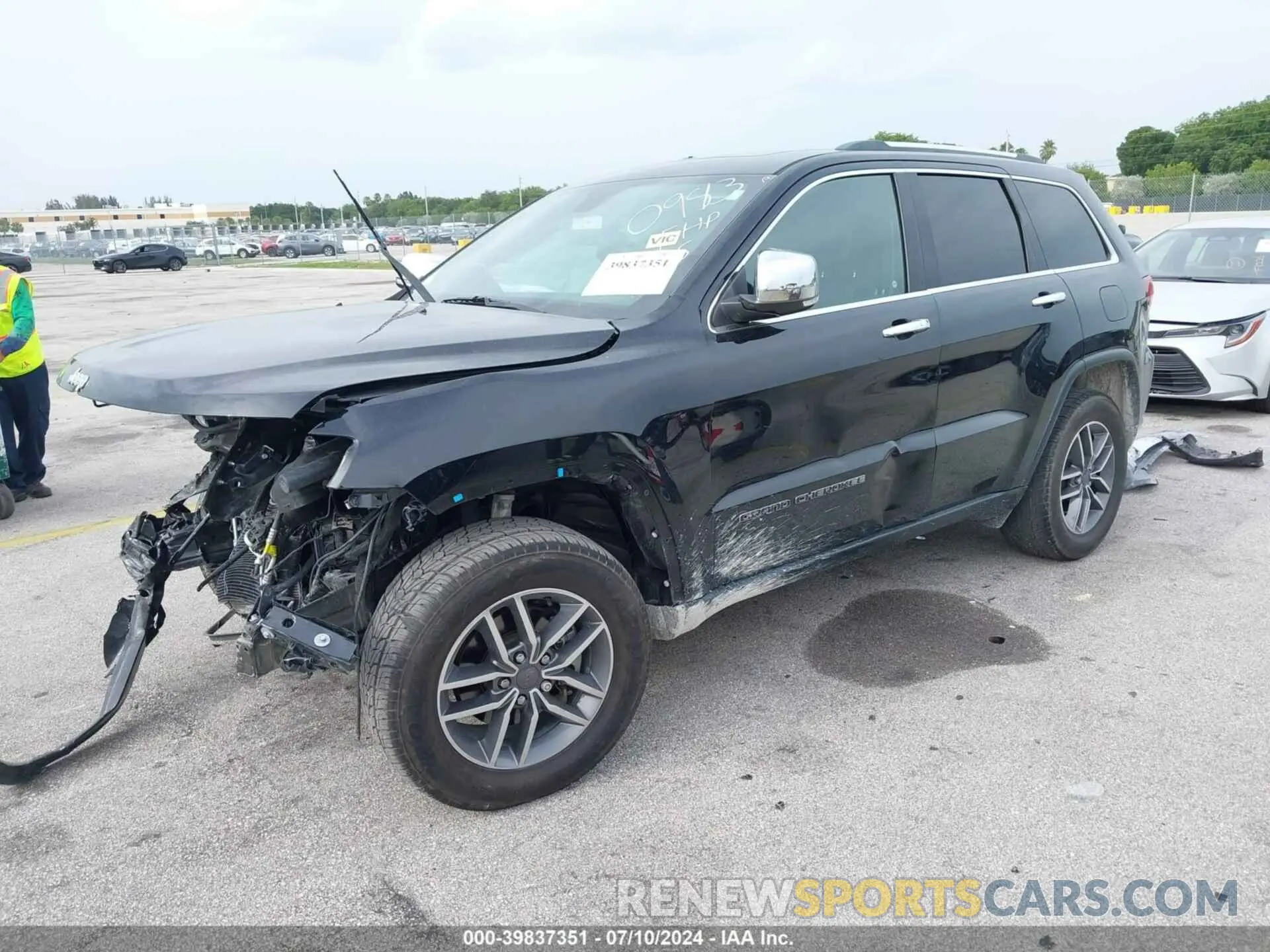 2 Photograph of a damaged car 1C4RJEBGXLC160983 JEEP GRAND CHEROKEE 2020