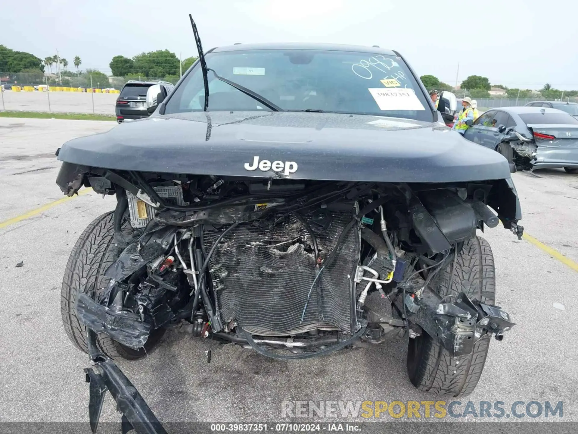 6 Photograph of a damaged car 1C4RJEBGXLC160983 JEEP GRAND CHEROKEE 2020