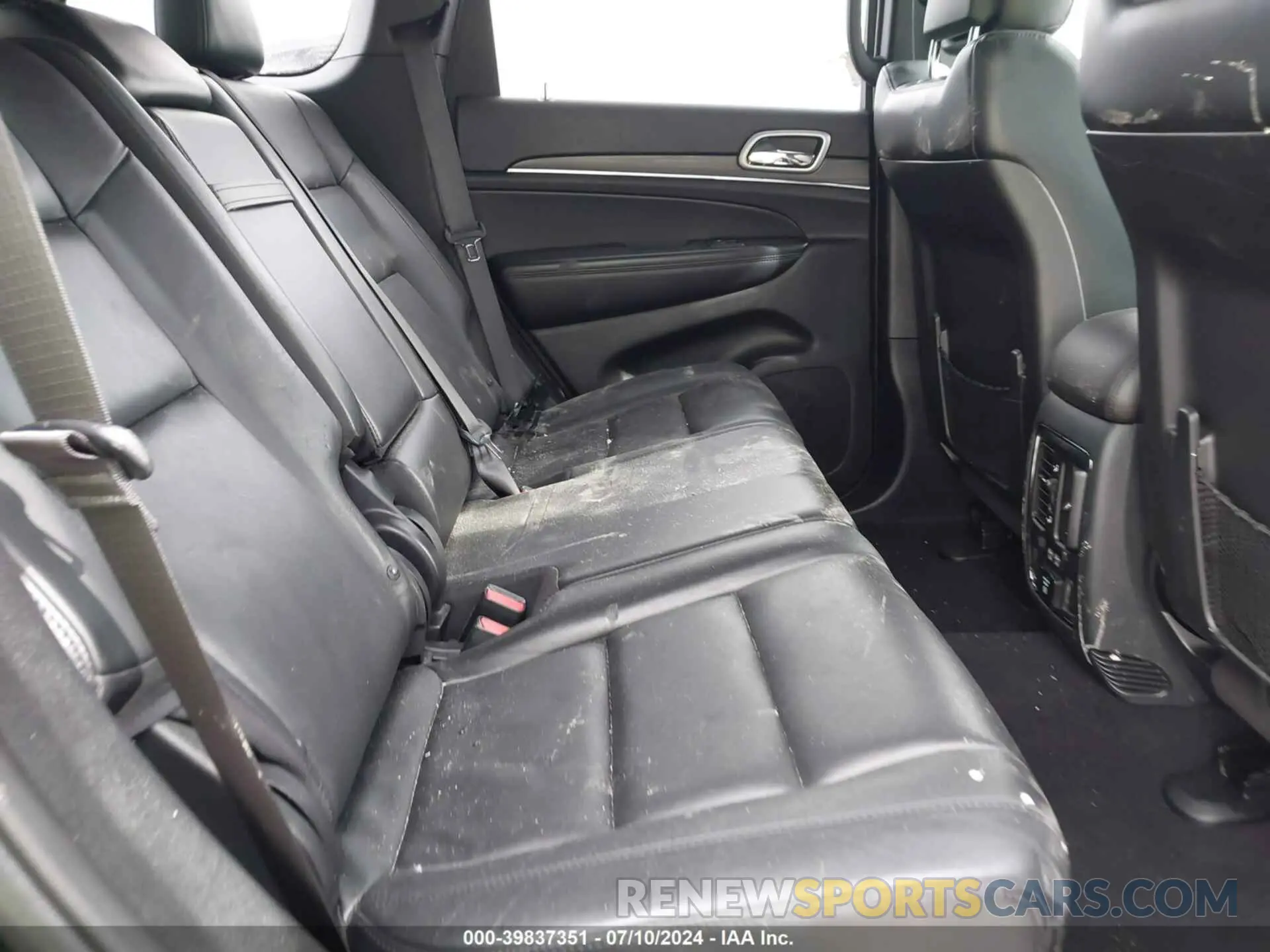 8 Photograph of a damaged car 1C4RJEBGXLC160983 JEEP GRAND CHEROKEE 2020