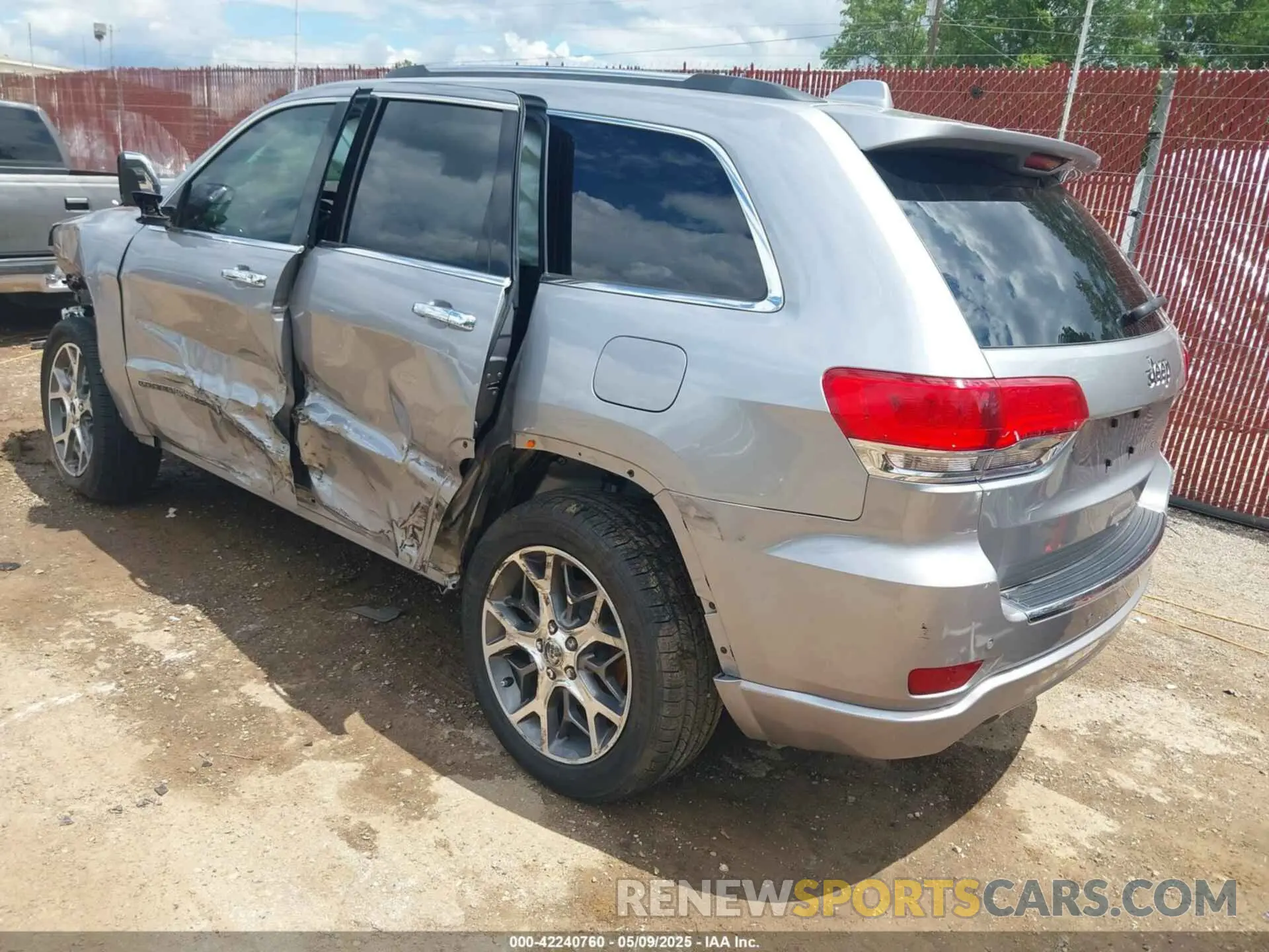 3 Photograph of a damaged car 1C4RJECG2LC140077 JEEP GRAND CHEROKEE 2020
