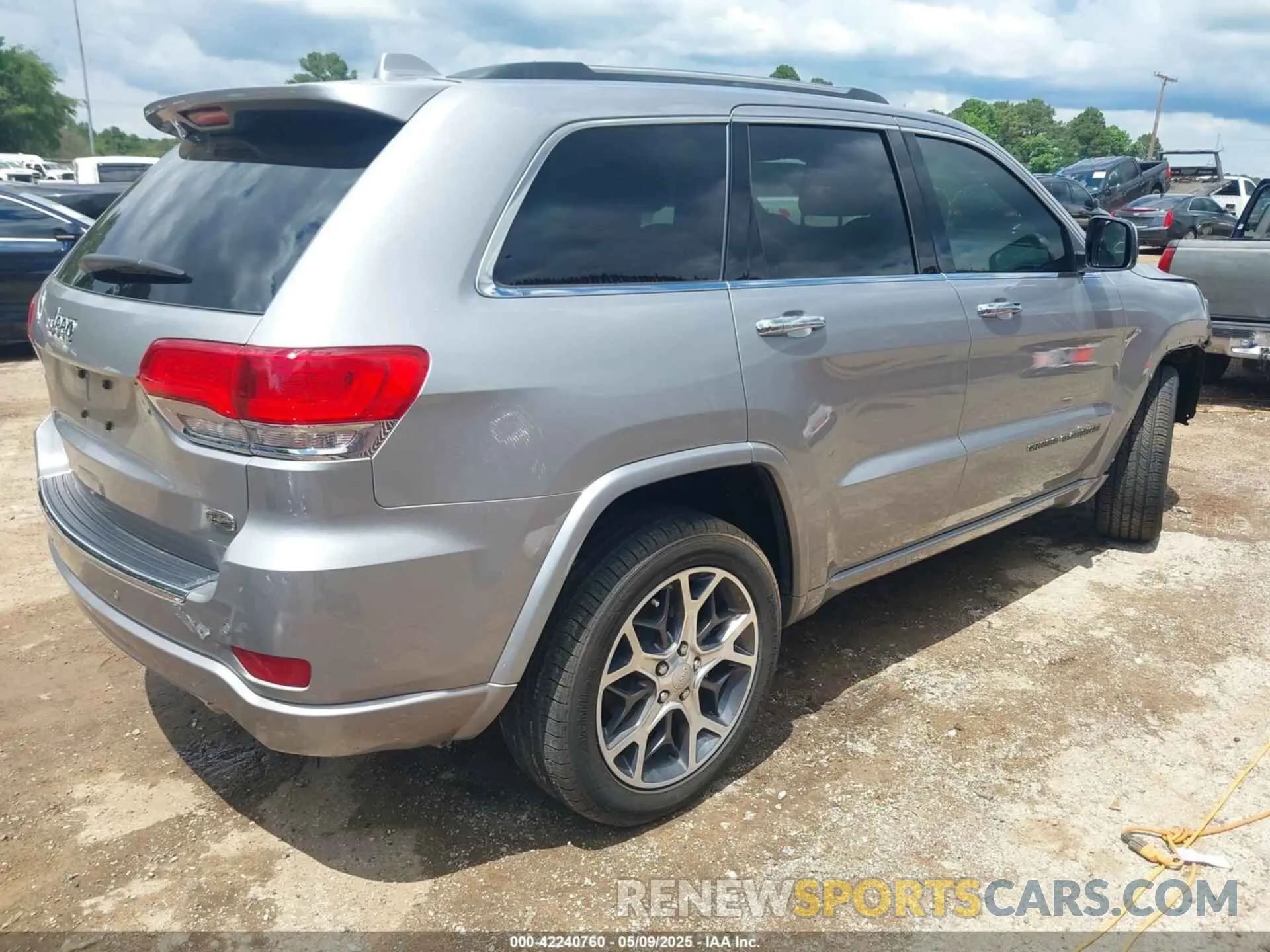 4 Photograph of a damaged car 1C4RJECG2LC140077 JEEP GRAND CHEROKEE 2020