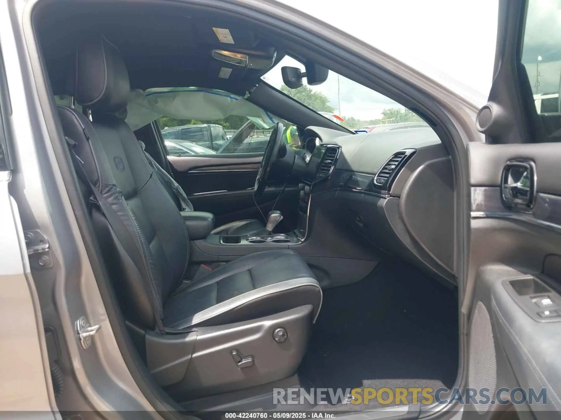 5 Photograph of a damaged car 1C4RJECG2LC140077 JEEP GRAND CHEROKEE 2020