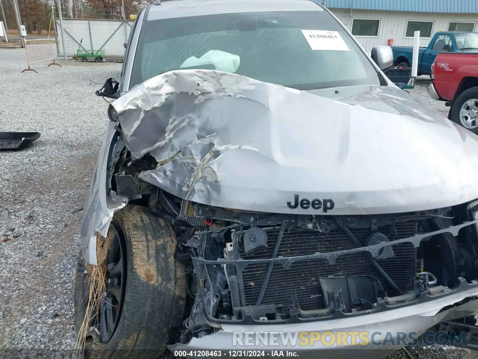 10 Photograph of a damaged car 1C4RJFAG0LC170722 JEEP GRAND CHEROKEE 2020